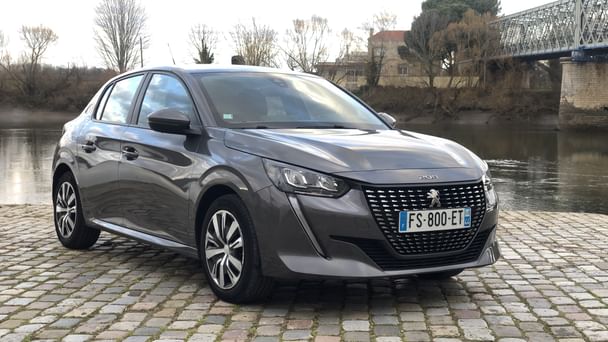 Peugeot 208 Louez la Nouvelle Peugeot 208 – Moderne, Confortable et Connectée !, 2020, Essence 95
