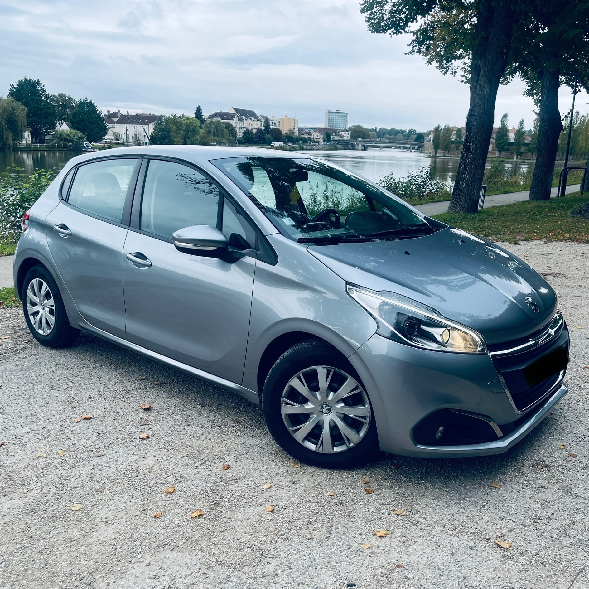 Peugeot 208 1.5 HDI avec Entrée audio / iPod