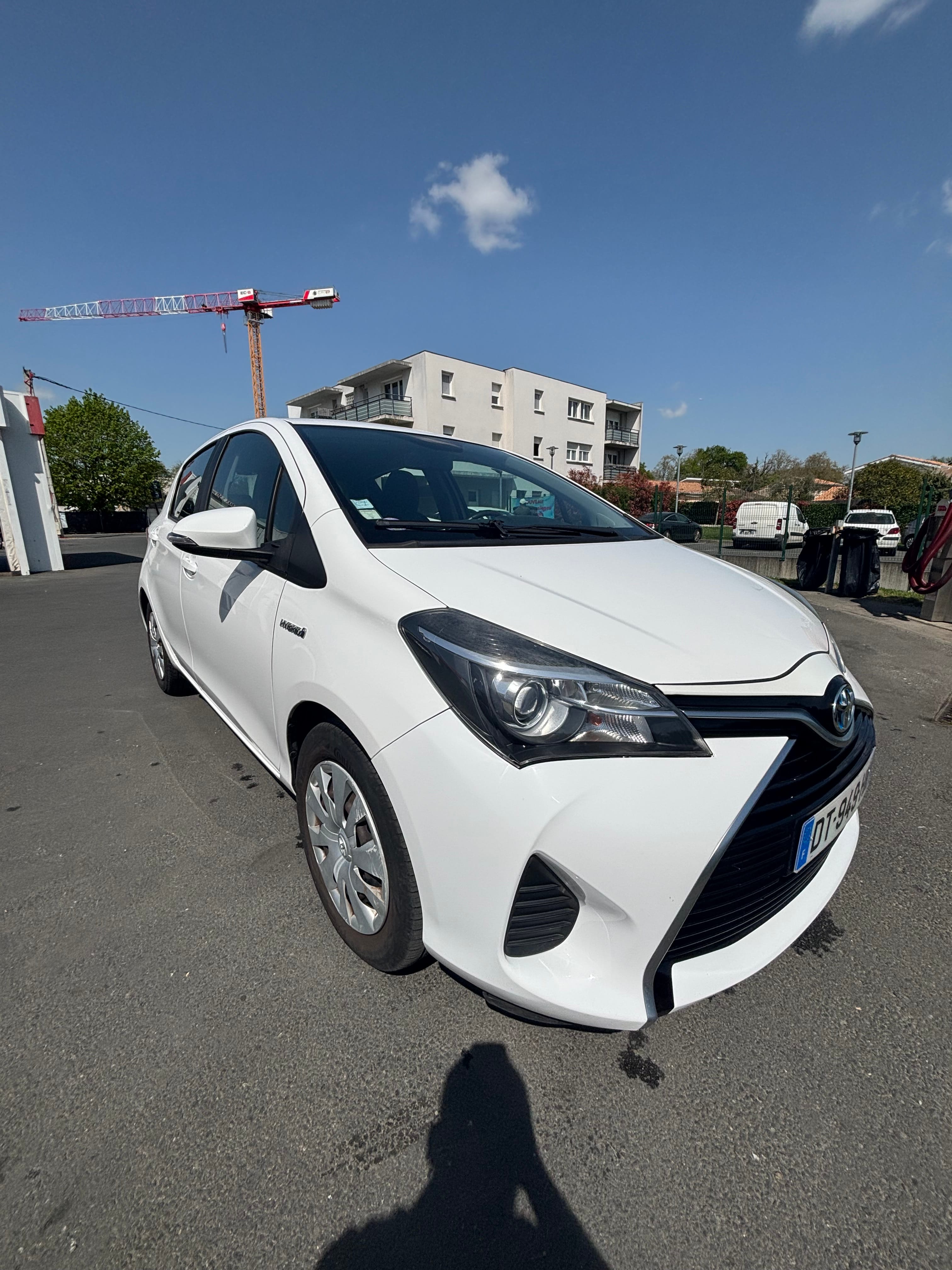 Toyota Yaris Hybride, 2015, Essence 95 / Électrique (hybride), automatique