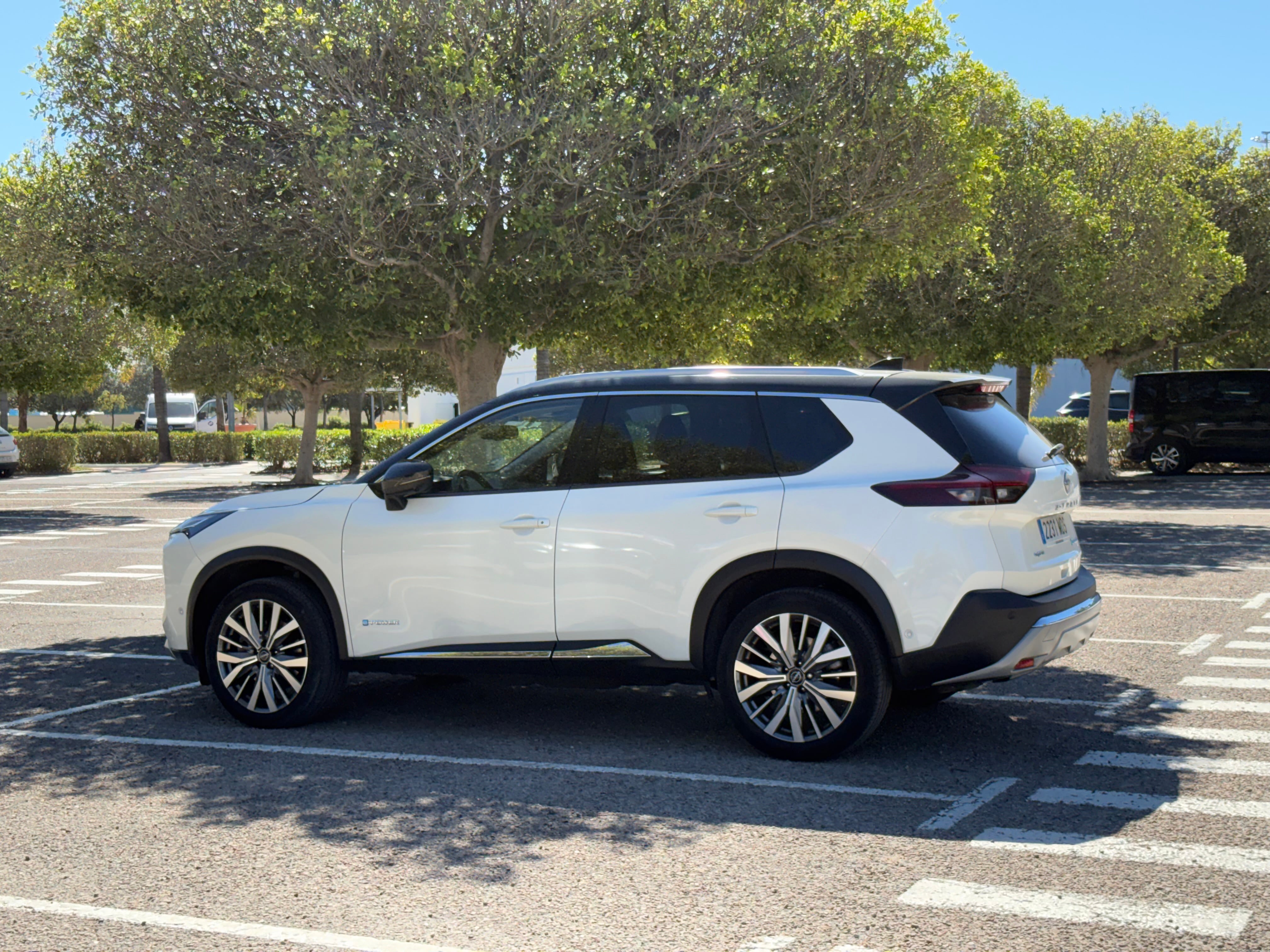 Nissan X-Trail, 2023, Gasolina 95 / Électrique (hybride), automatique, 7 places