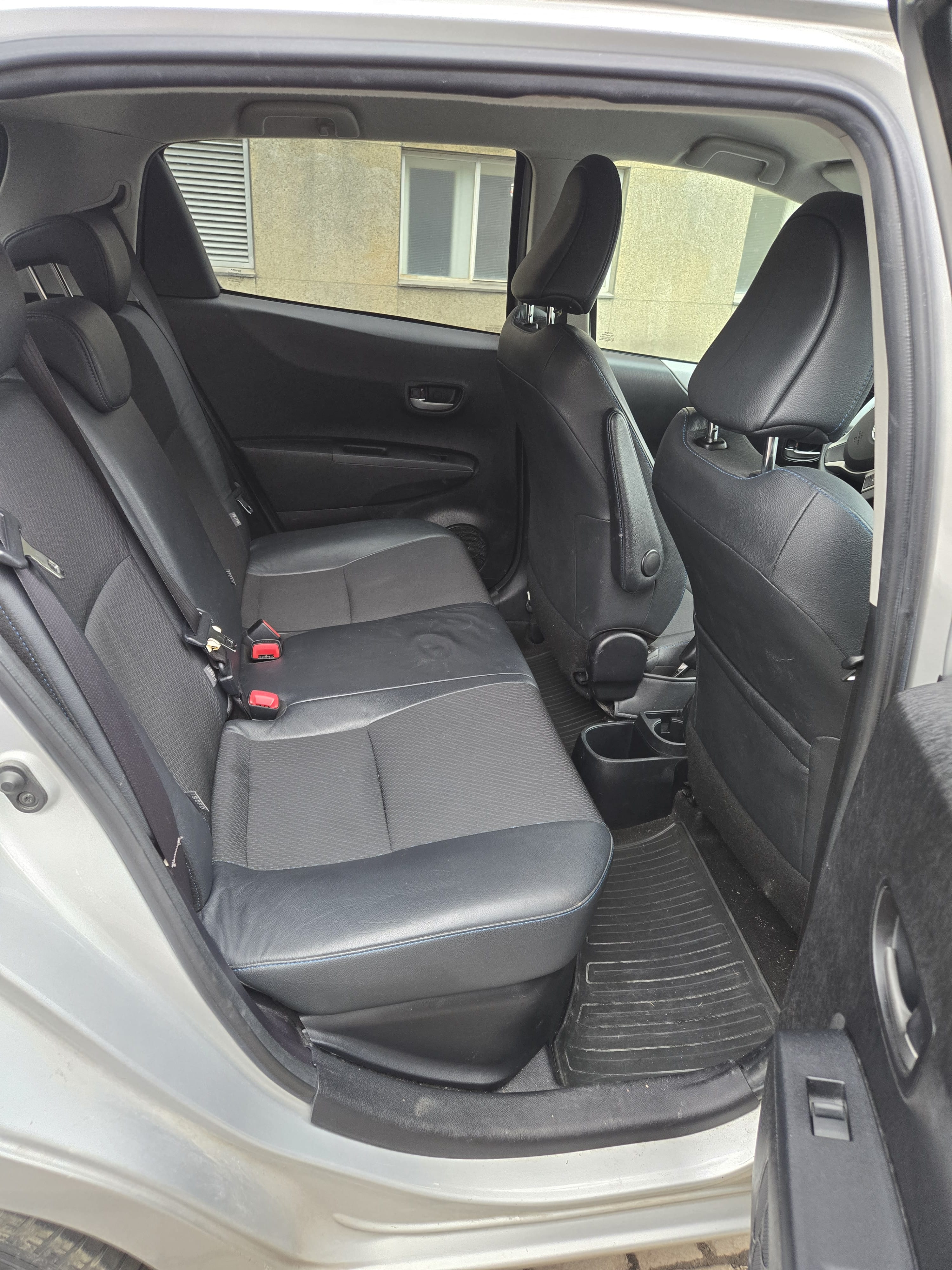 Toyota Yaris 1,5 Bensin, Automat with Snow tires