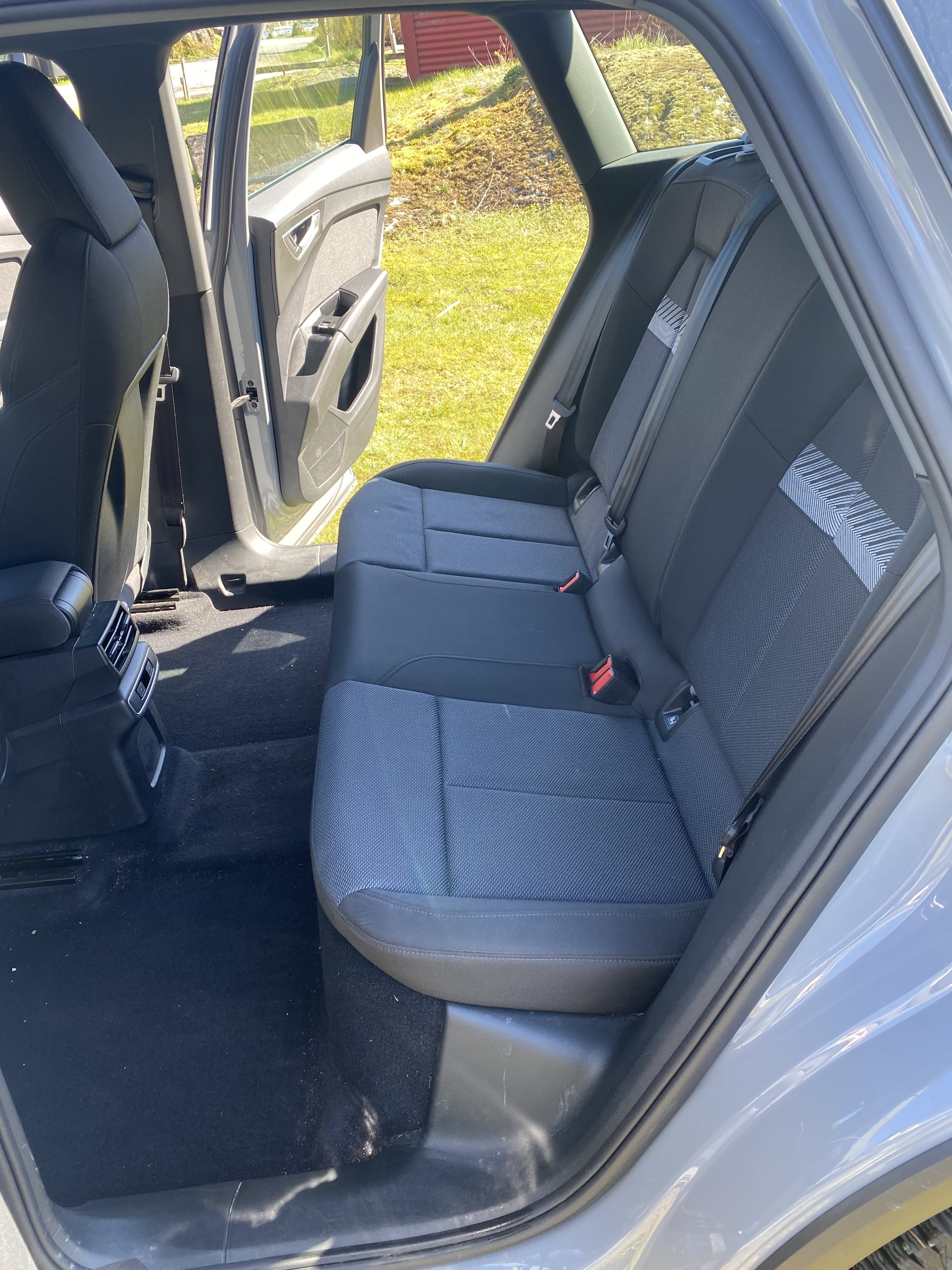 Audi Q4 35 e-tron (RWD) with Bluetooth audio
