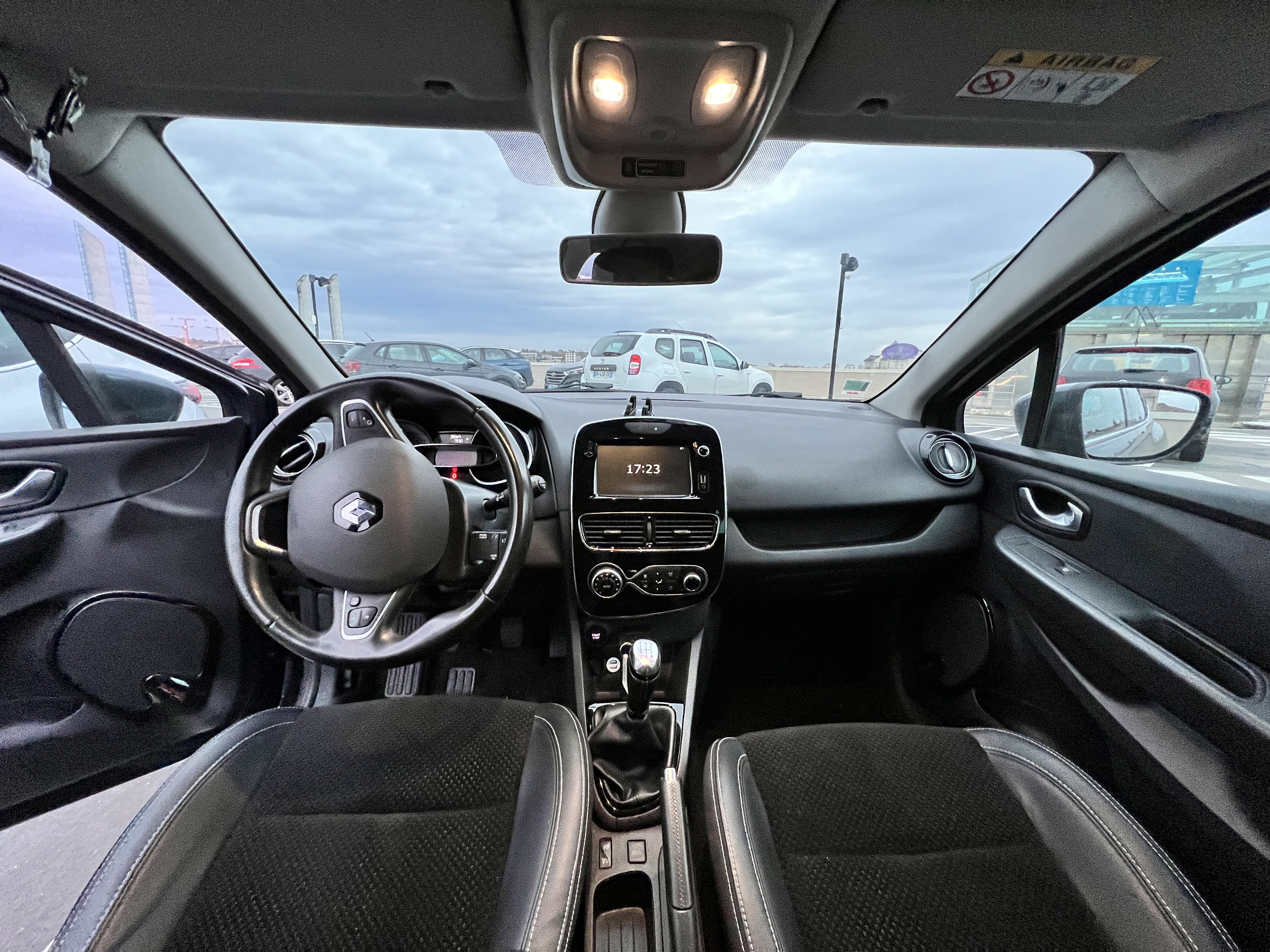 Renault Clio FD829TH avec GPS