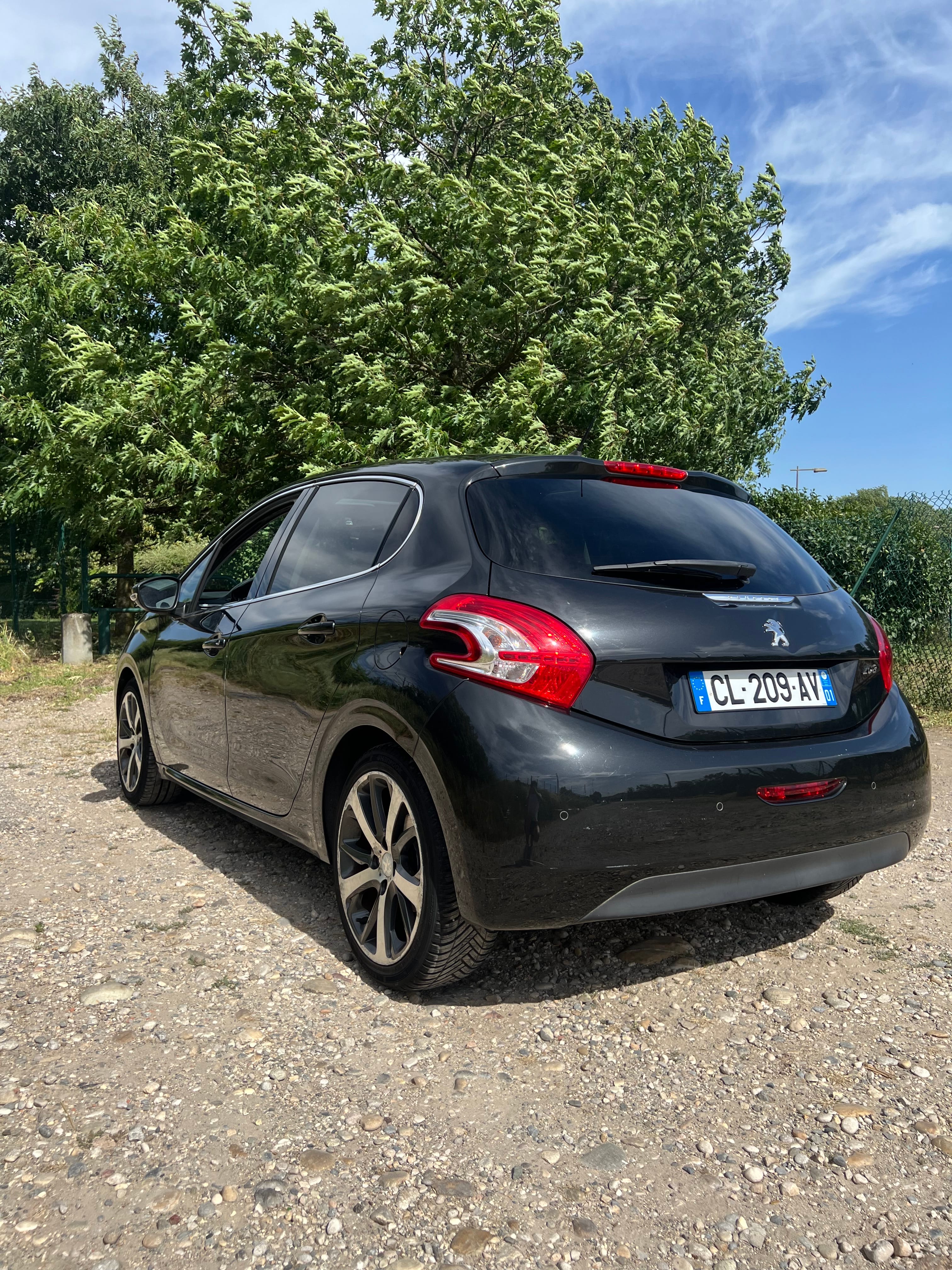 Peugeot 208 avec GPS