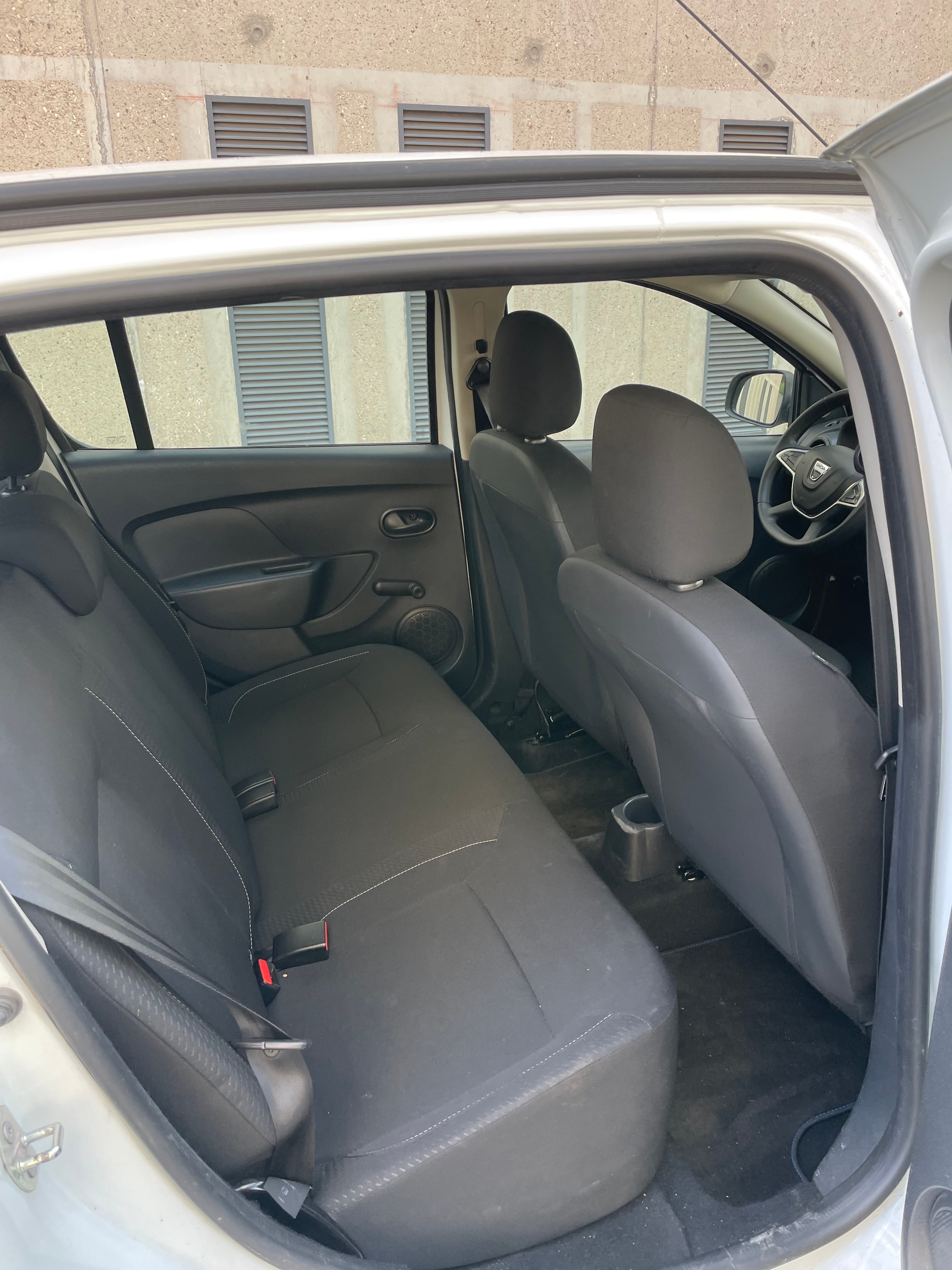 Dacia Sandero avec Entrée audio / iPod