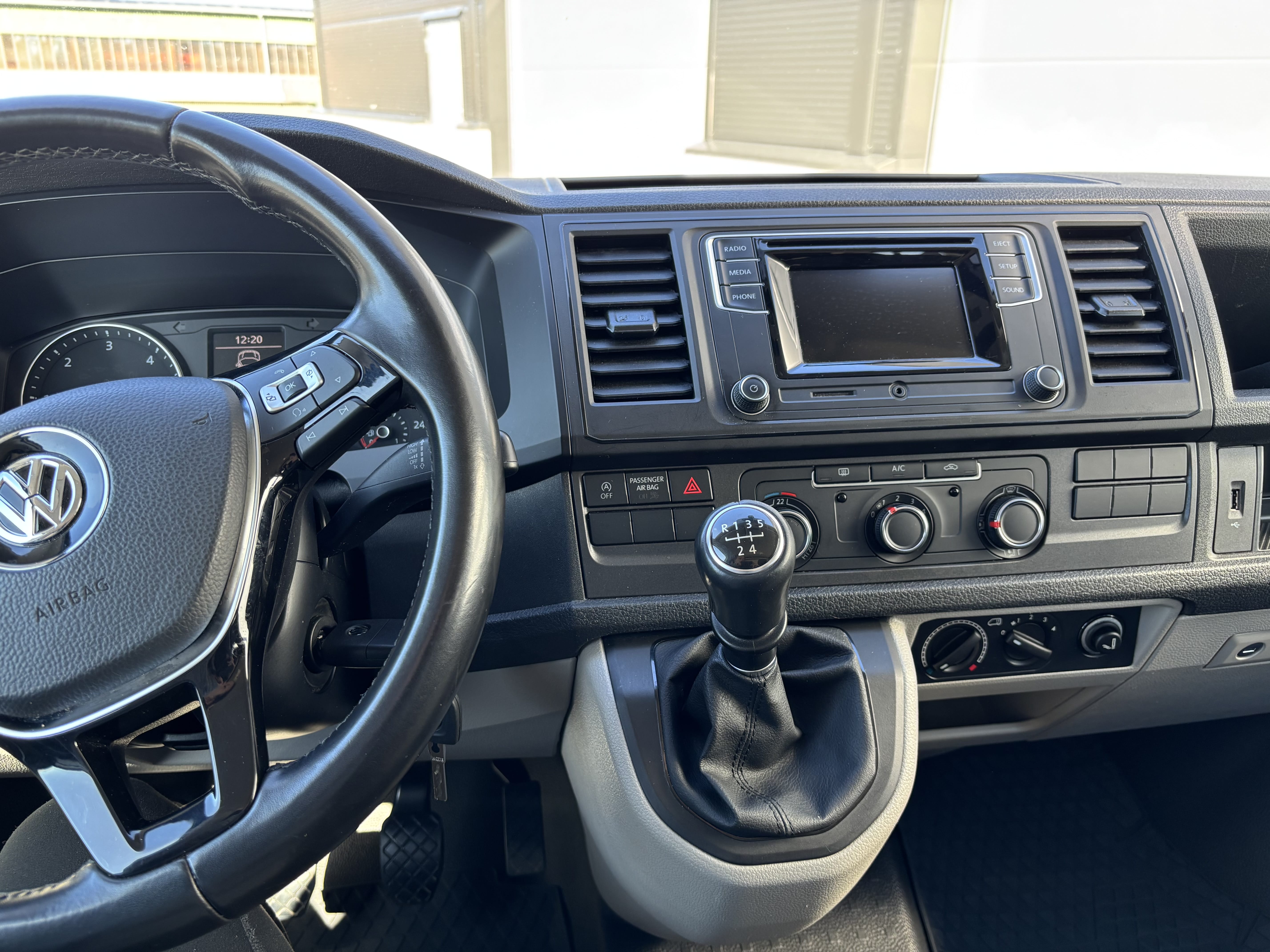 Volkswagen Transporter 2.0-102 D med Vinterdekk