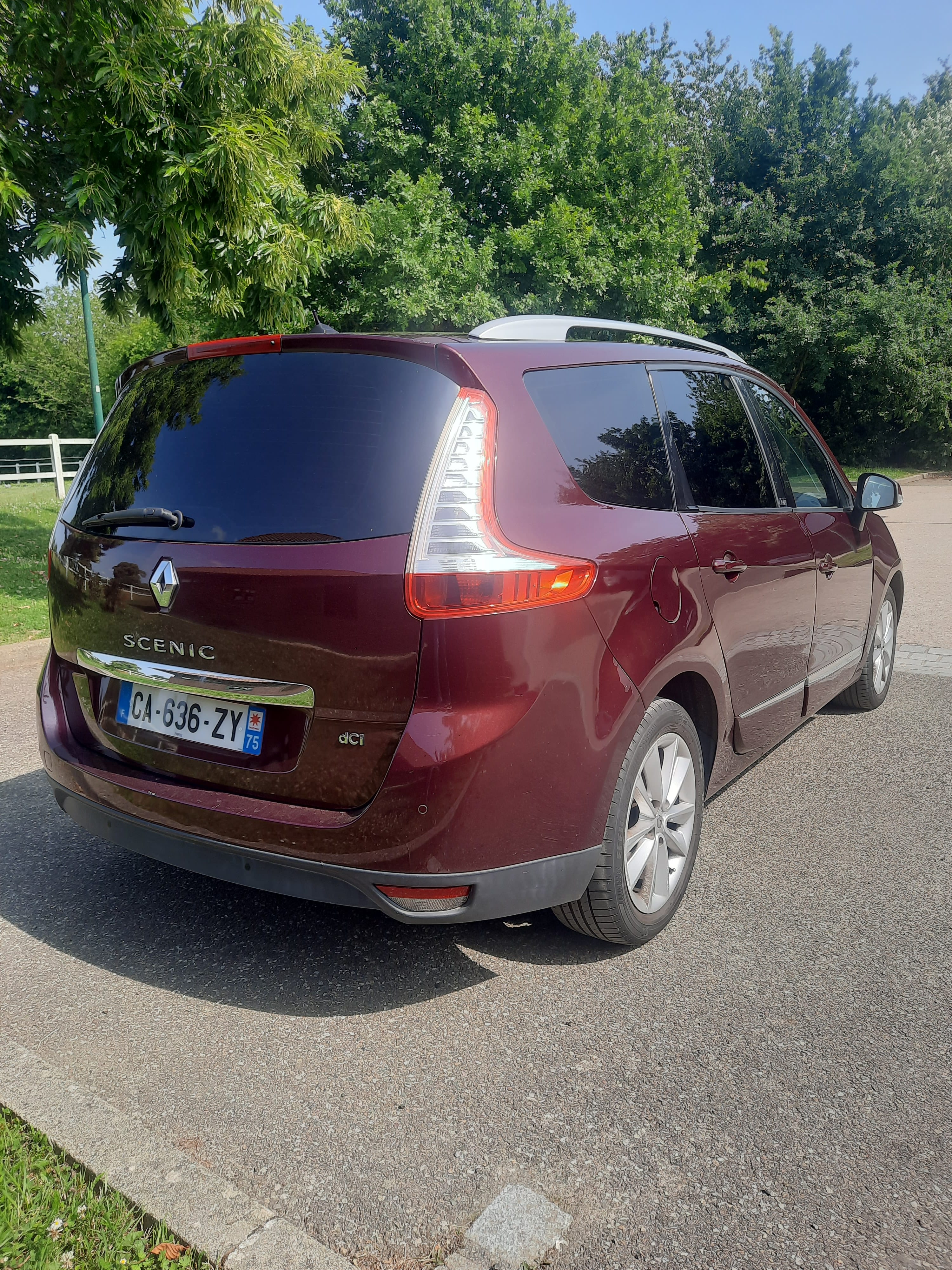 Renault Scenic 1.6 DCI diesel 130 cv 7 places avec GPS