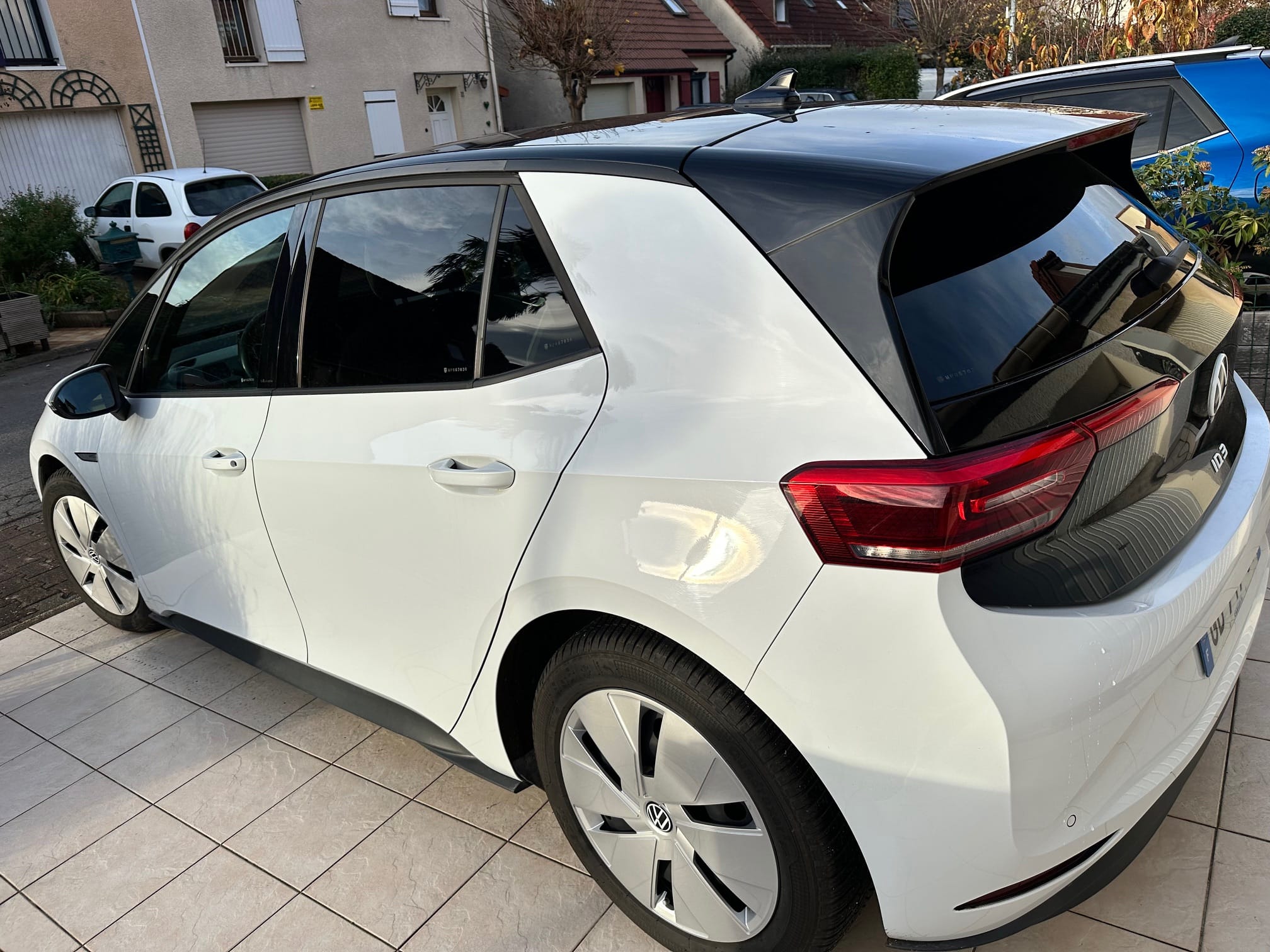 Volkswagen ID.3 - Autonomie env 350KM Offerte + Stationnement à Paris gratuit avec GPS