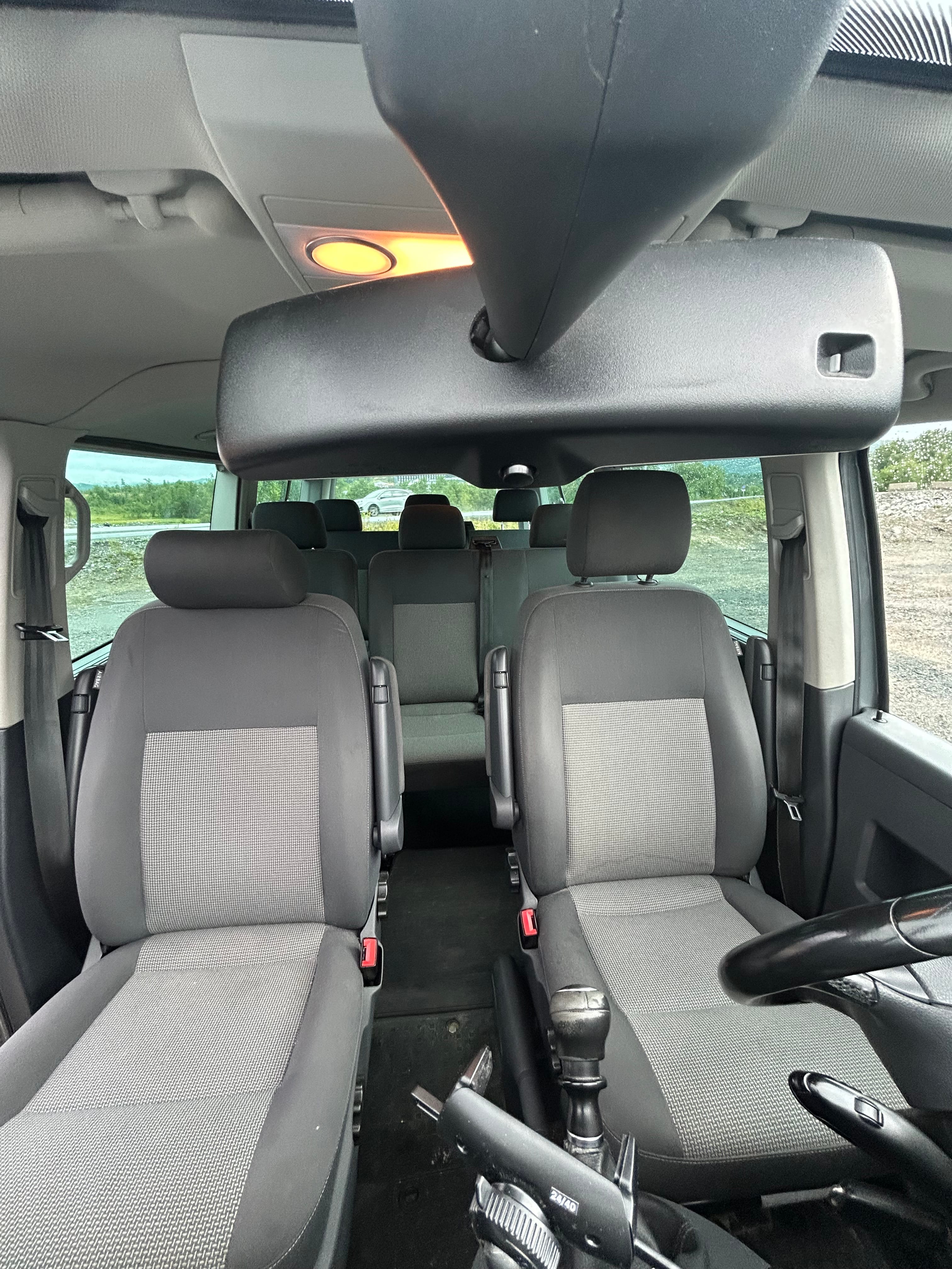 Volkswagen Caravelle 8 Seats med Bluetooth audio