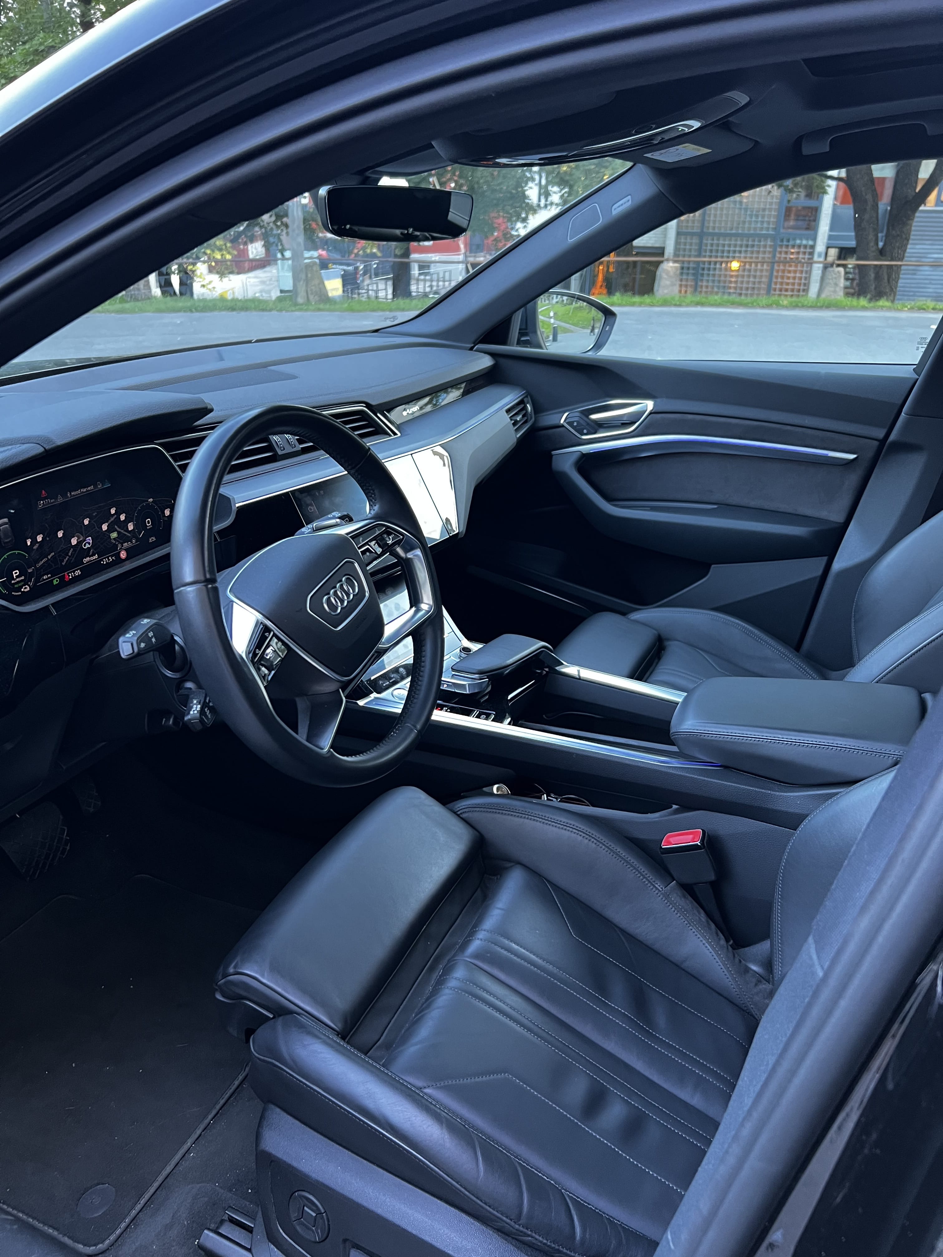 Audi e-tron with Cruise control