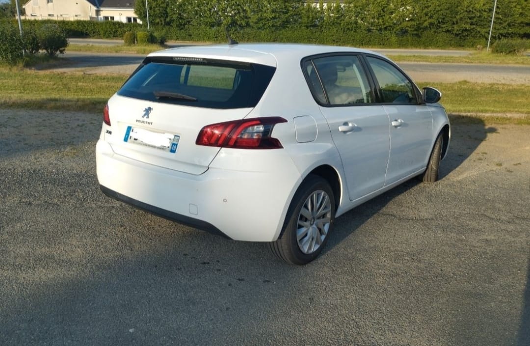 Peugeot 308 avec GPS
