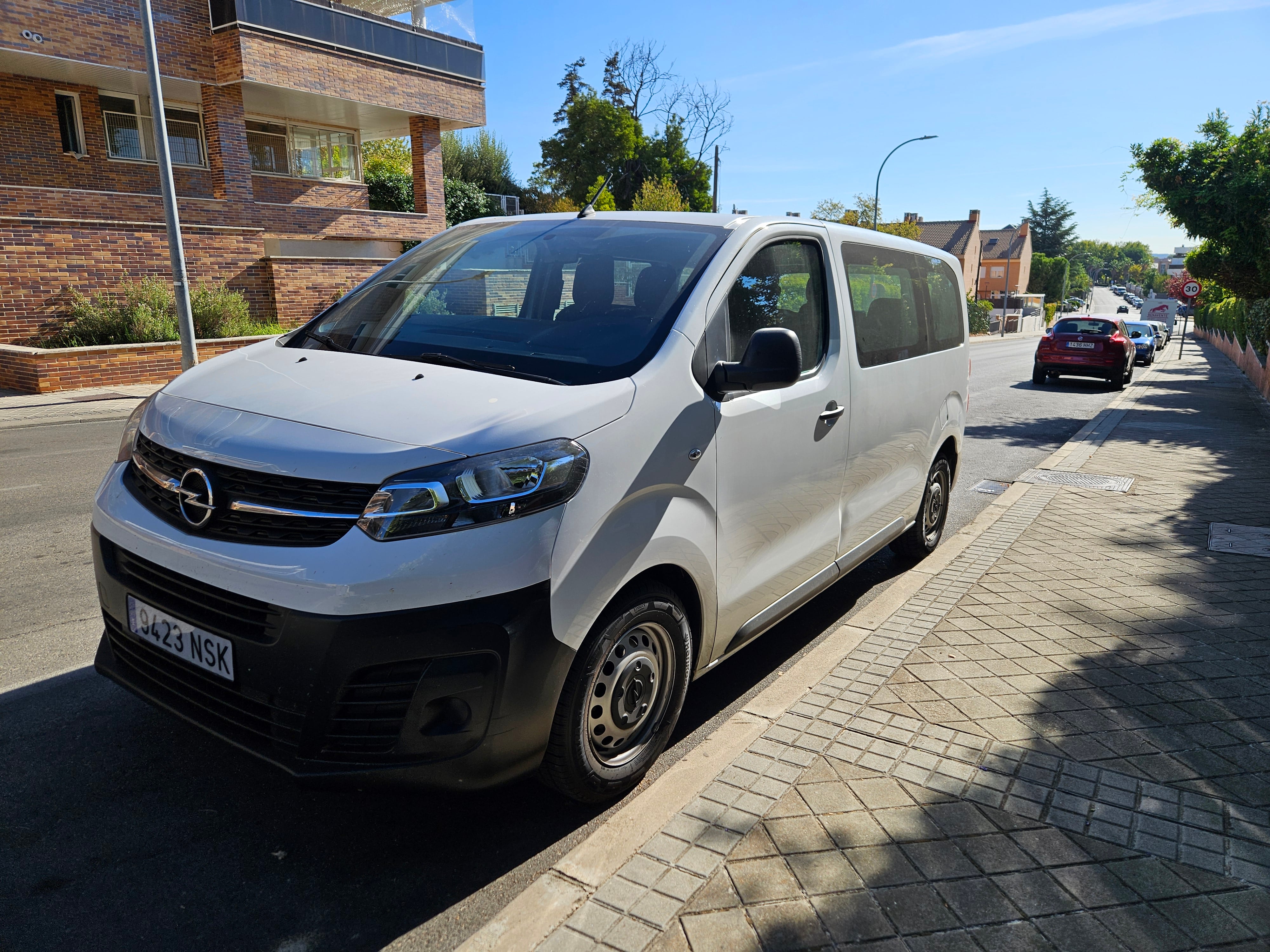 Opel Vivaro Combi, 2022, Diesel, 9 plazas y más
