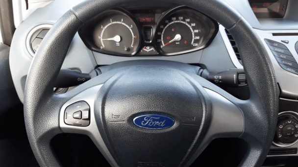 Ford Fiesta avec Siège bébé
