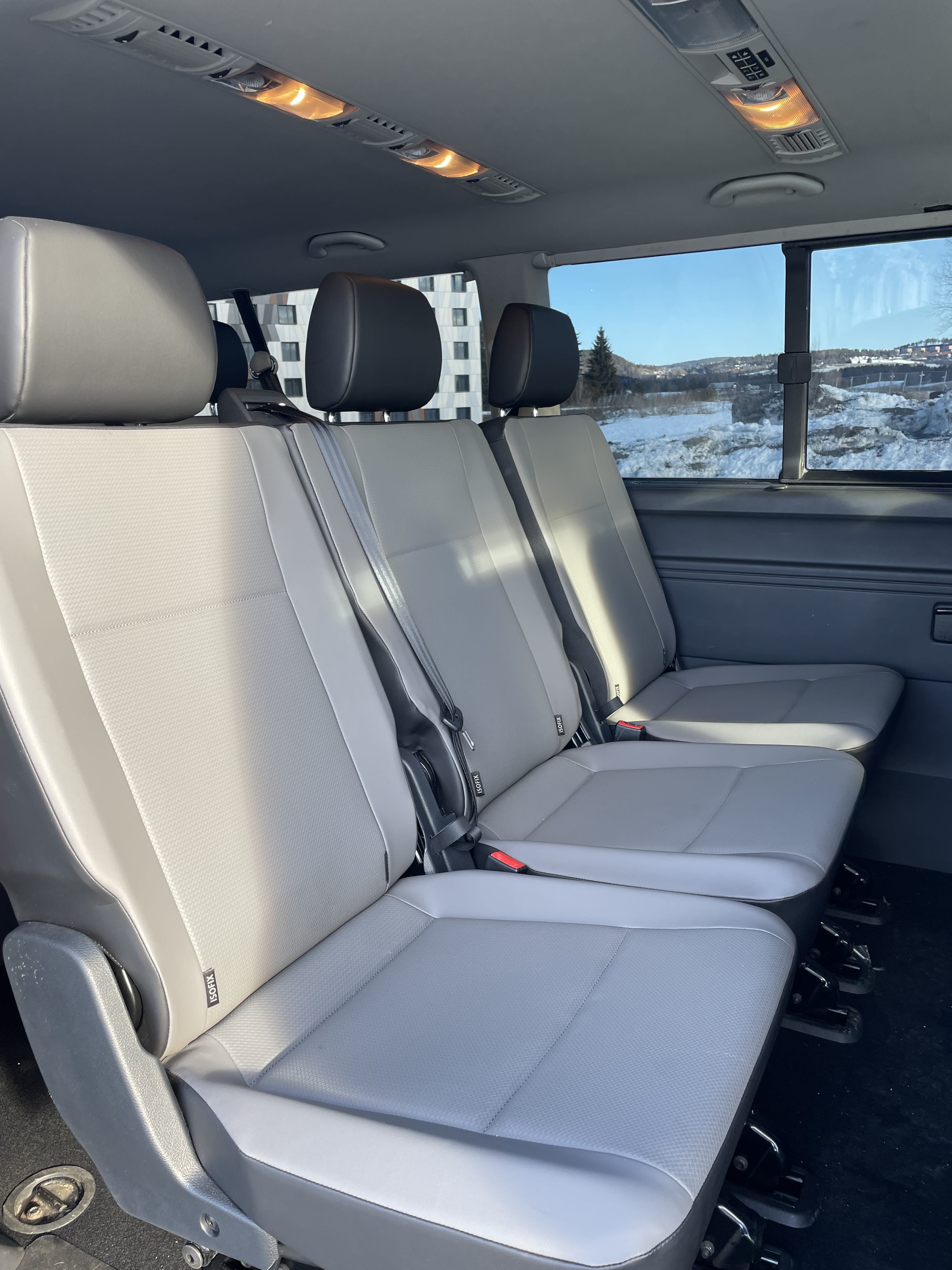 Volkswagen Caravelle 2.0 tdi with Baby seat