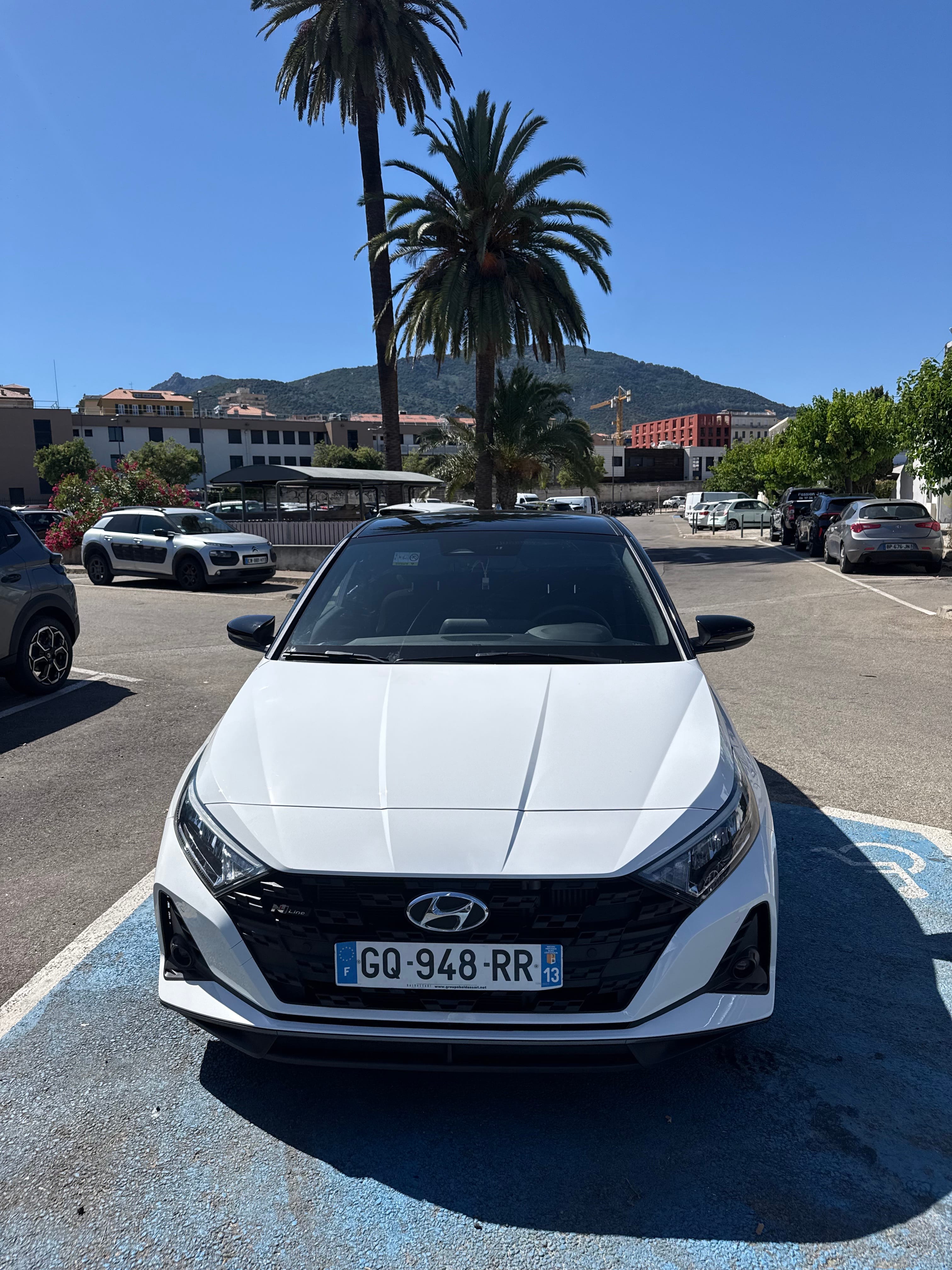 Hyundai i20, 2023, Essence 95 / Électrique (hybride), automatique
