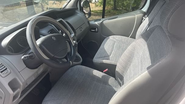 Renault Trafic Passenger ( a coté Rer A) avec GPS