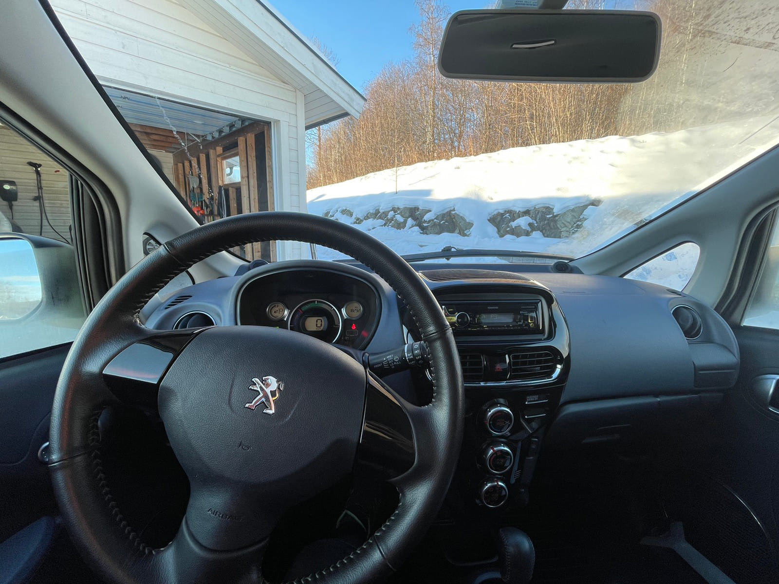 Peugeot iOn med Lydinngang