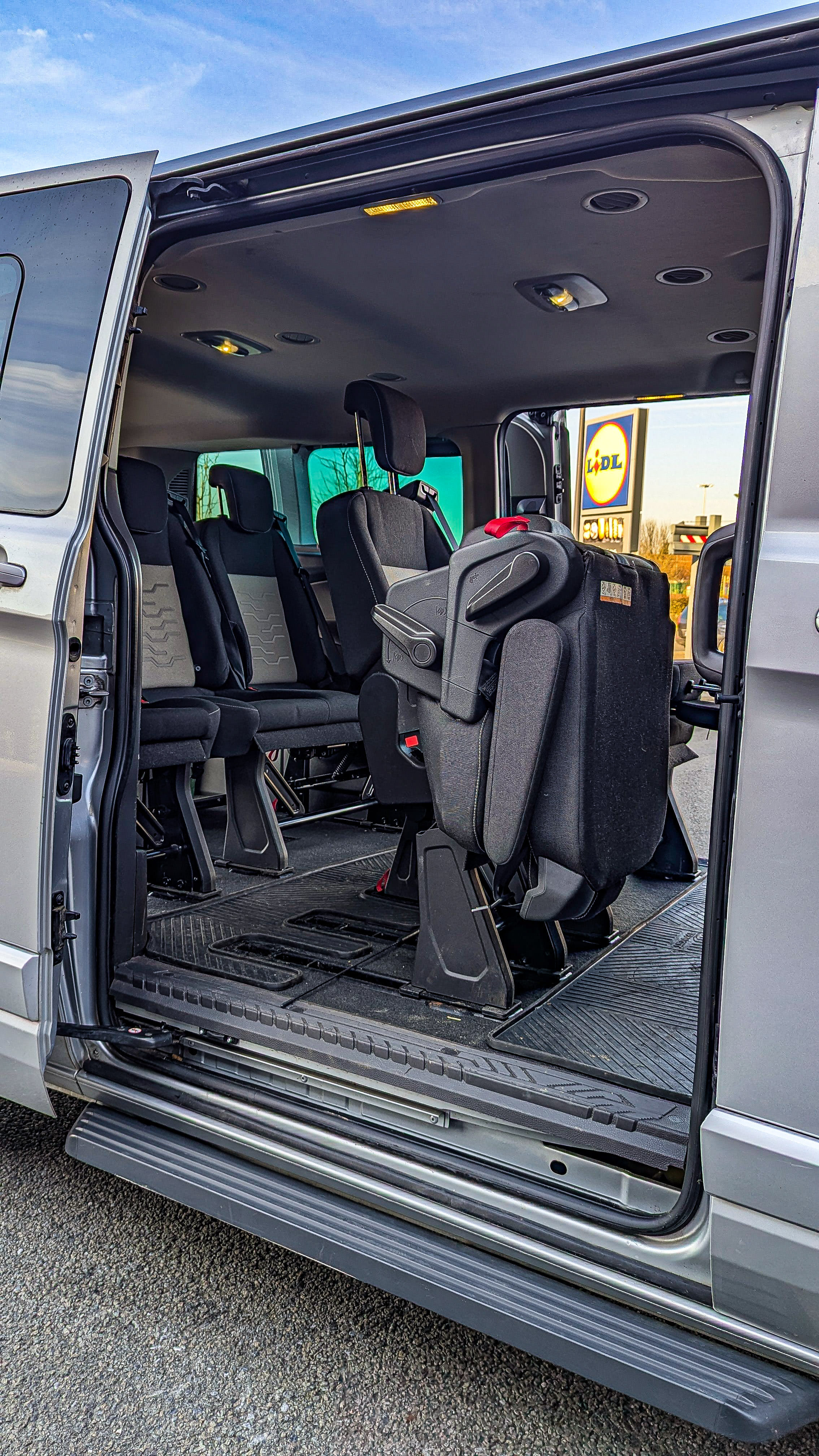 Ford Tourneo Custom 2.2 DTCI 125 CH 9 PLACES GRAND COFFRE avec Accessible fauteuil roulant