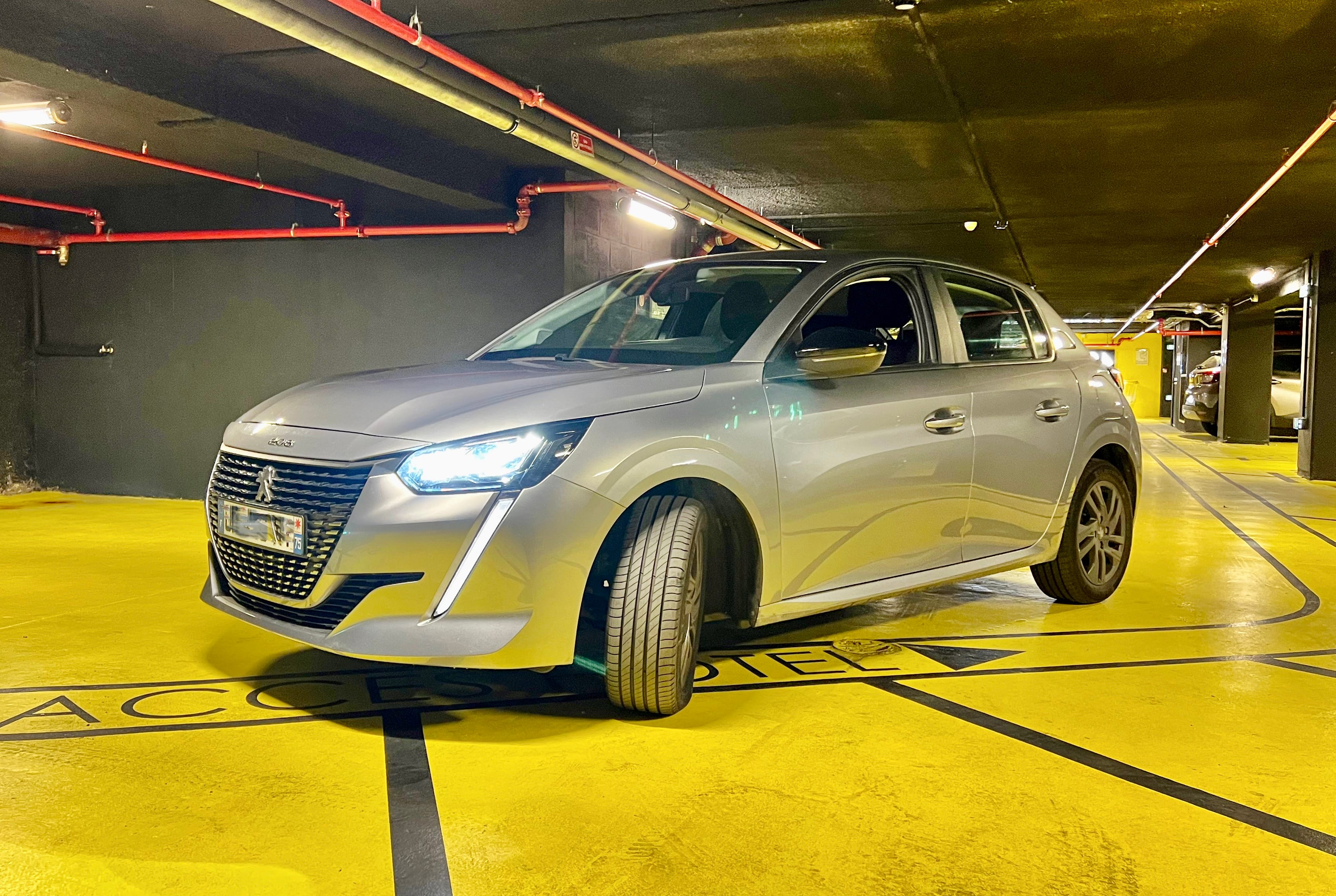 Peugeot 208 GF435XY, 2021, Essence 95