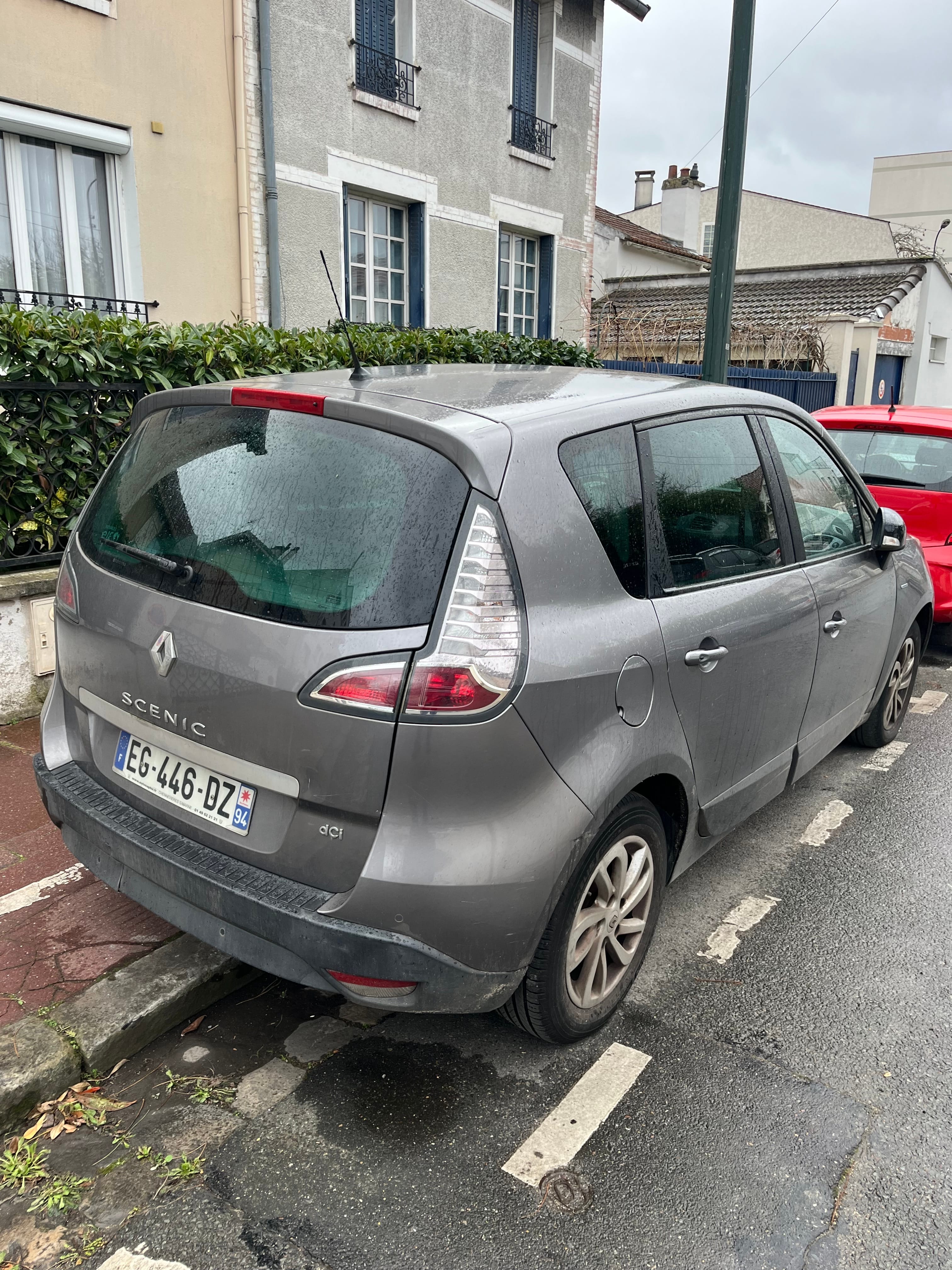 Renault Scenic 1,5 l dci 110 ch avec GPS