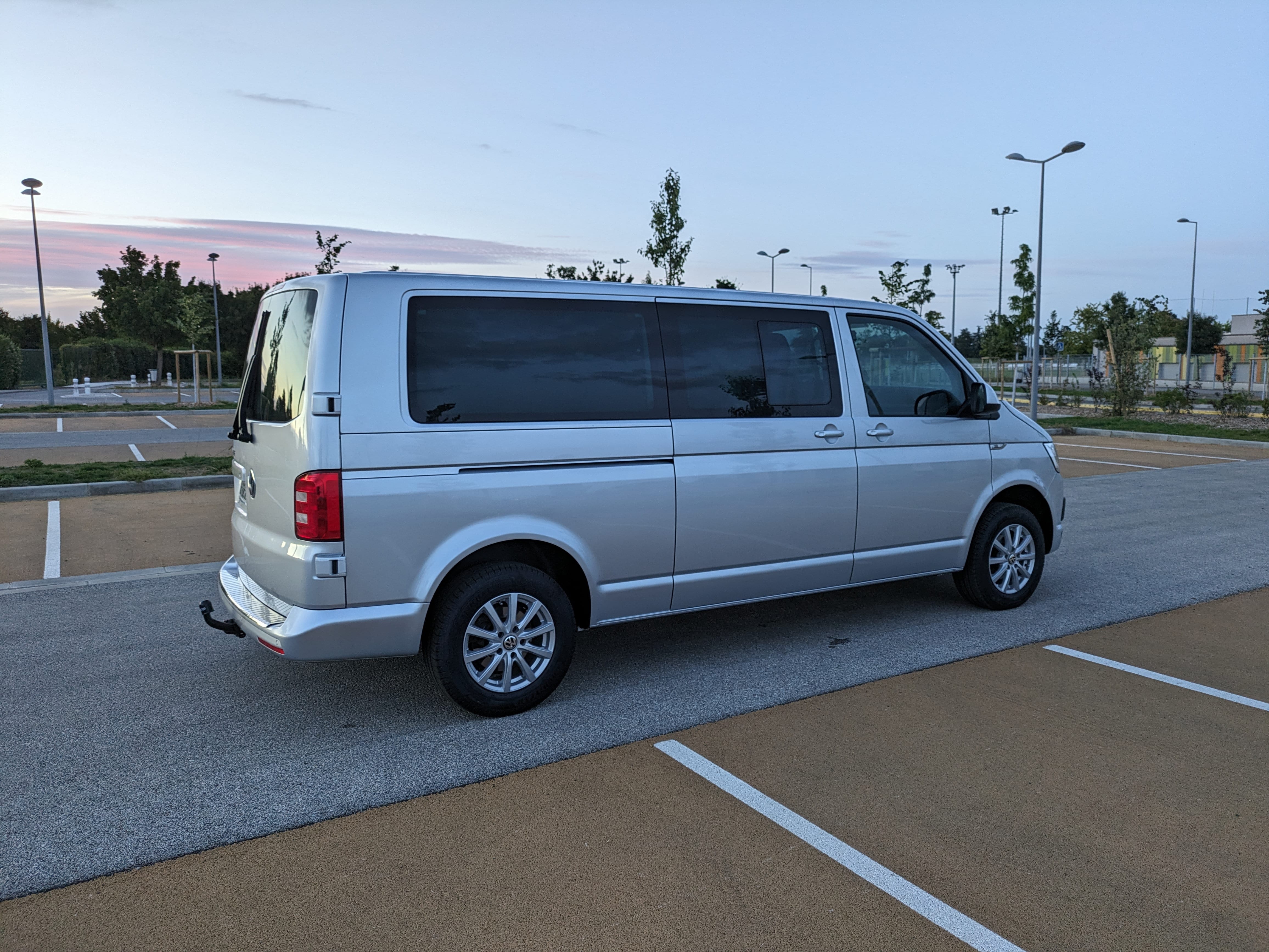 Volkswagen Caravelle 2.0 TDI avec GPS