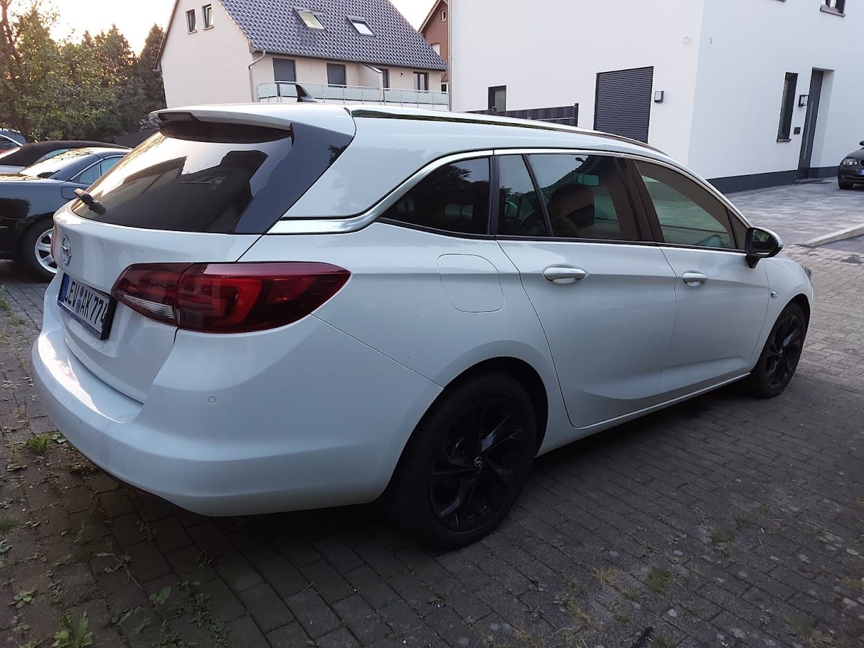 Opel Astra Sports Tourer mit Klimaanlage
