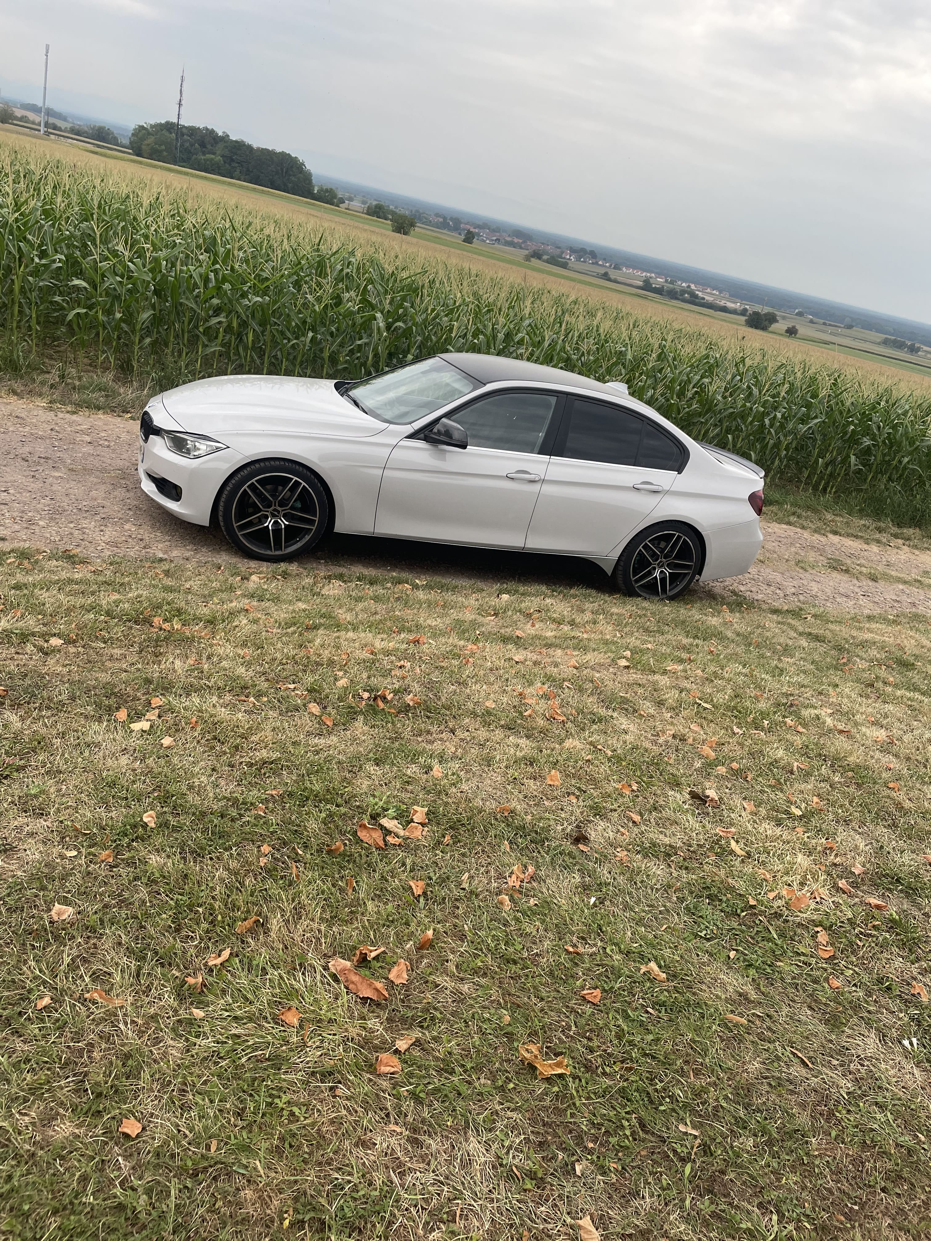 BMW Série 3 320i avec Audio Bluetooth