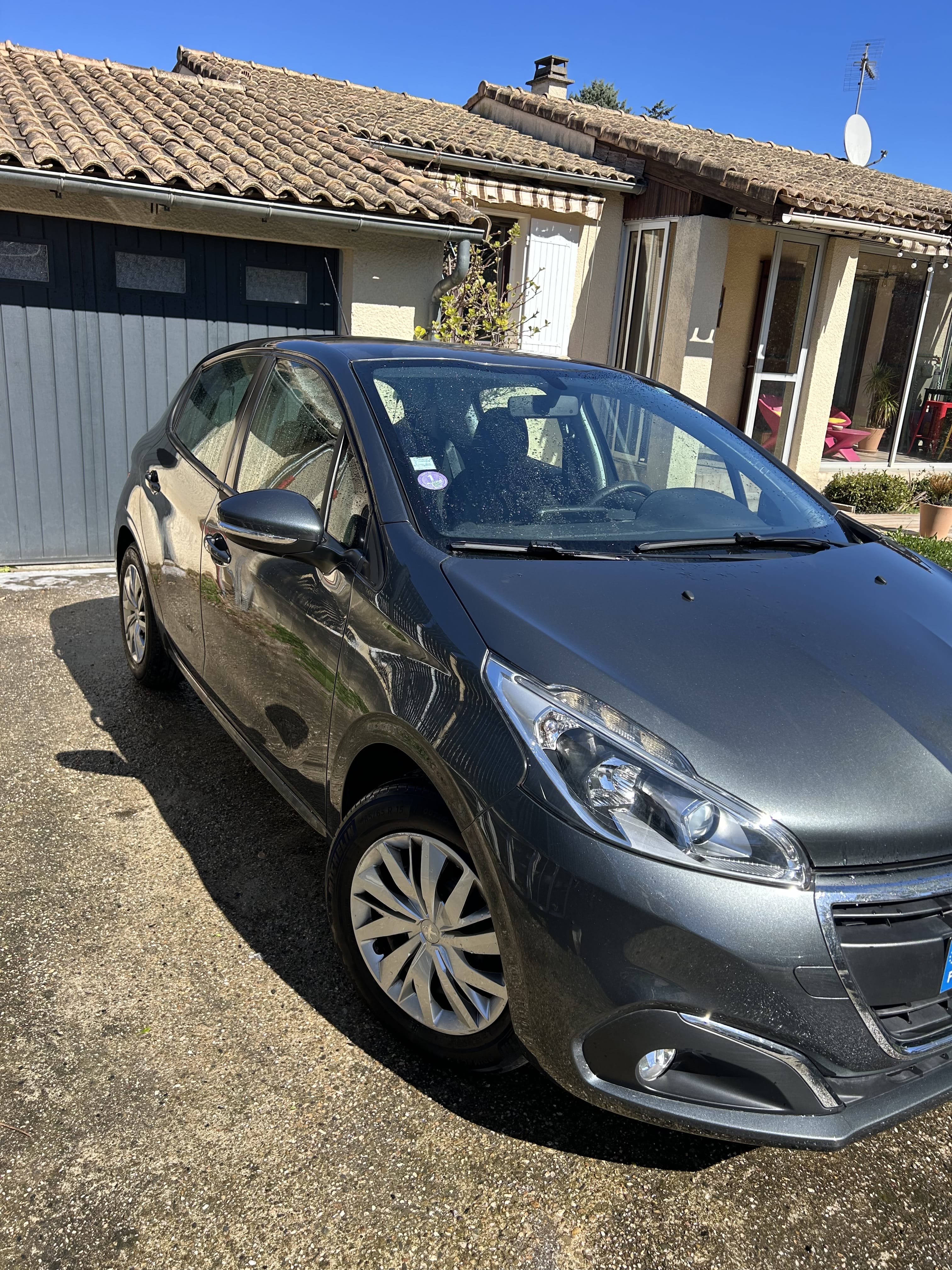 Peugeot 208, 2017, Essence 95