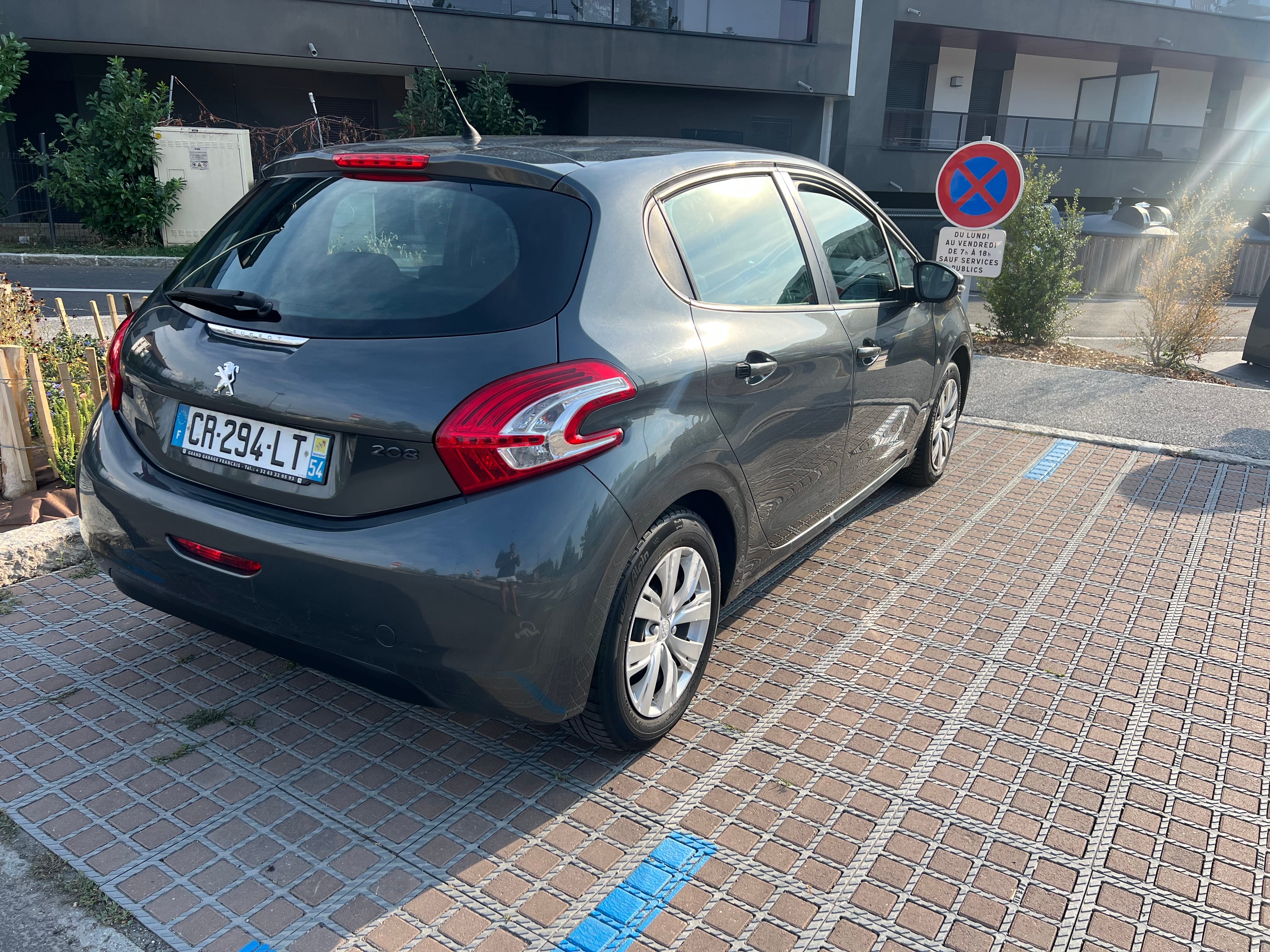 Peugeot 208 avec Siège bébé