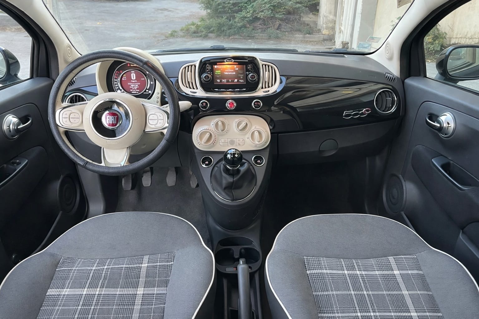 Fiat 500 C with Backup camera