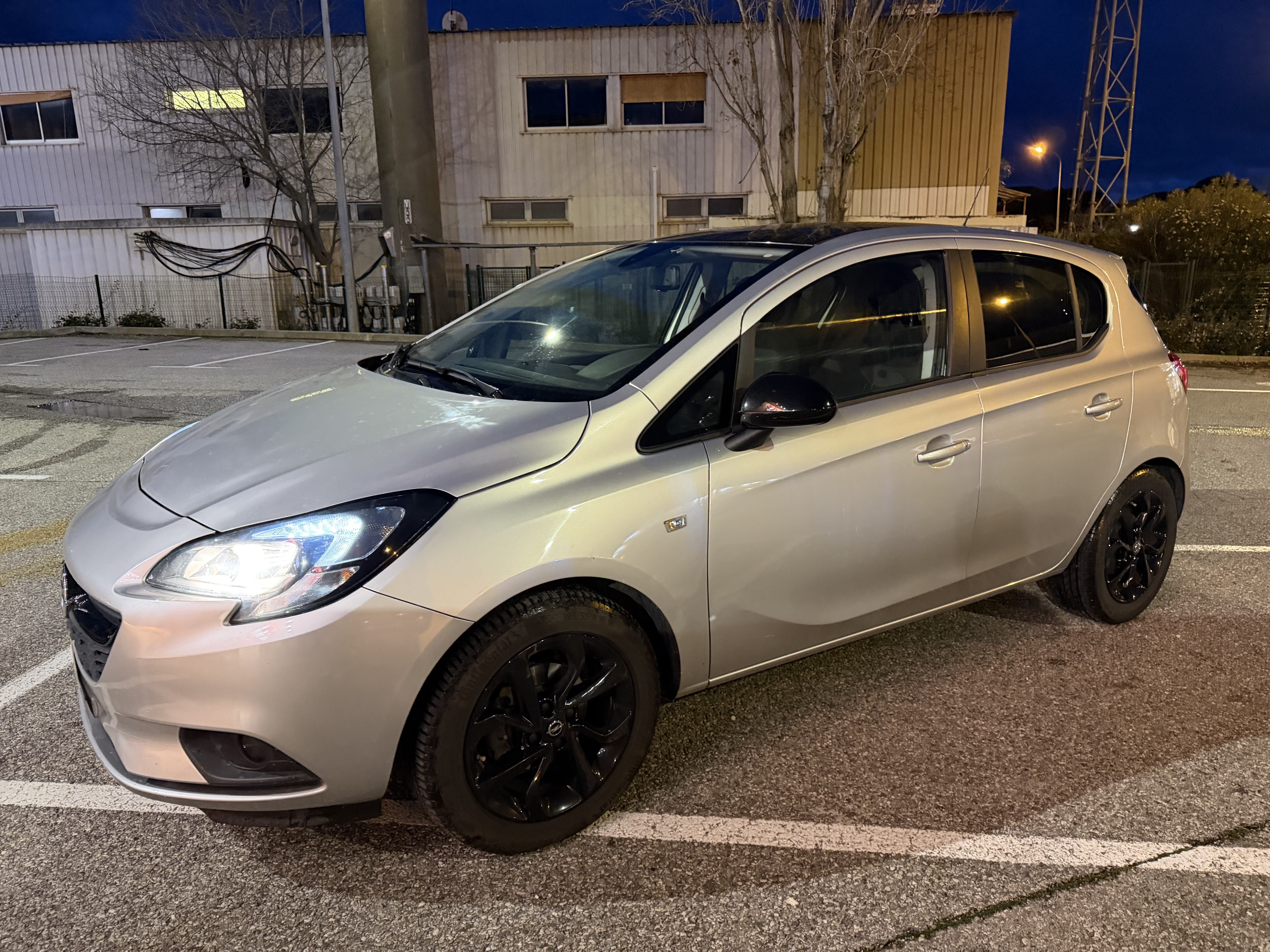Opel Corsa Essence  98 avec Climatisation