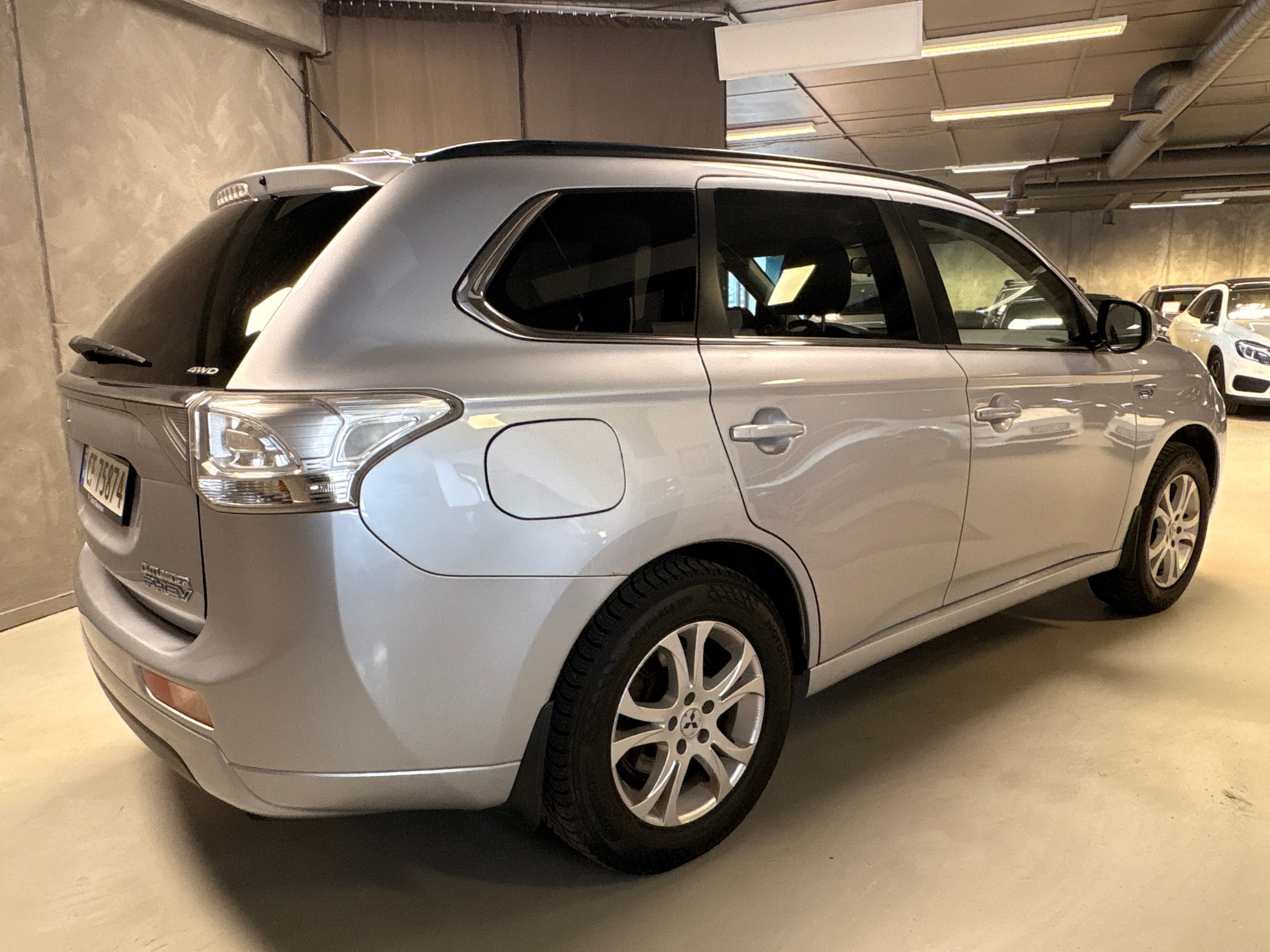 Mitsubishi Outlander PHEV MOTION with Backup camera