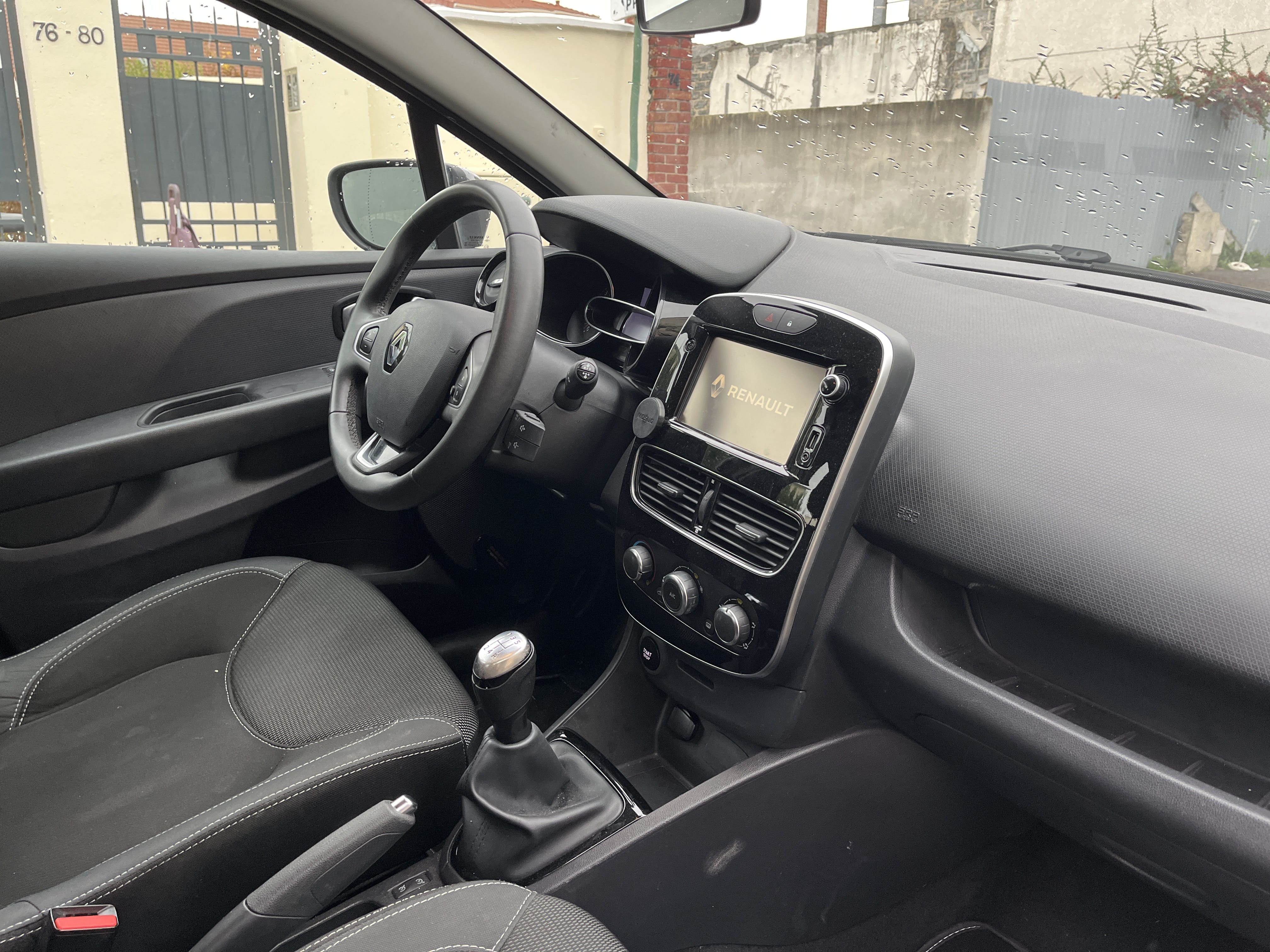 Renault Clio avec Siège bébé