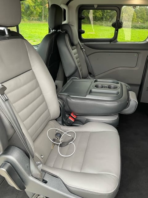 Ford Tourneo Custom 8 Plätze  2.0  150 Ps