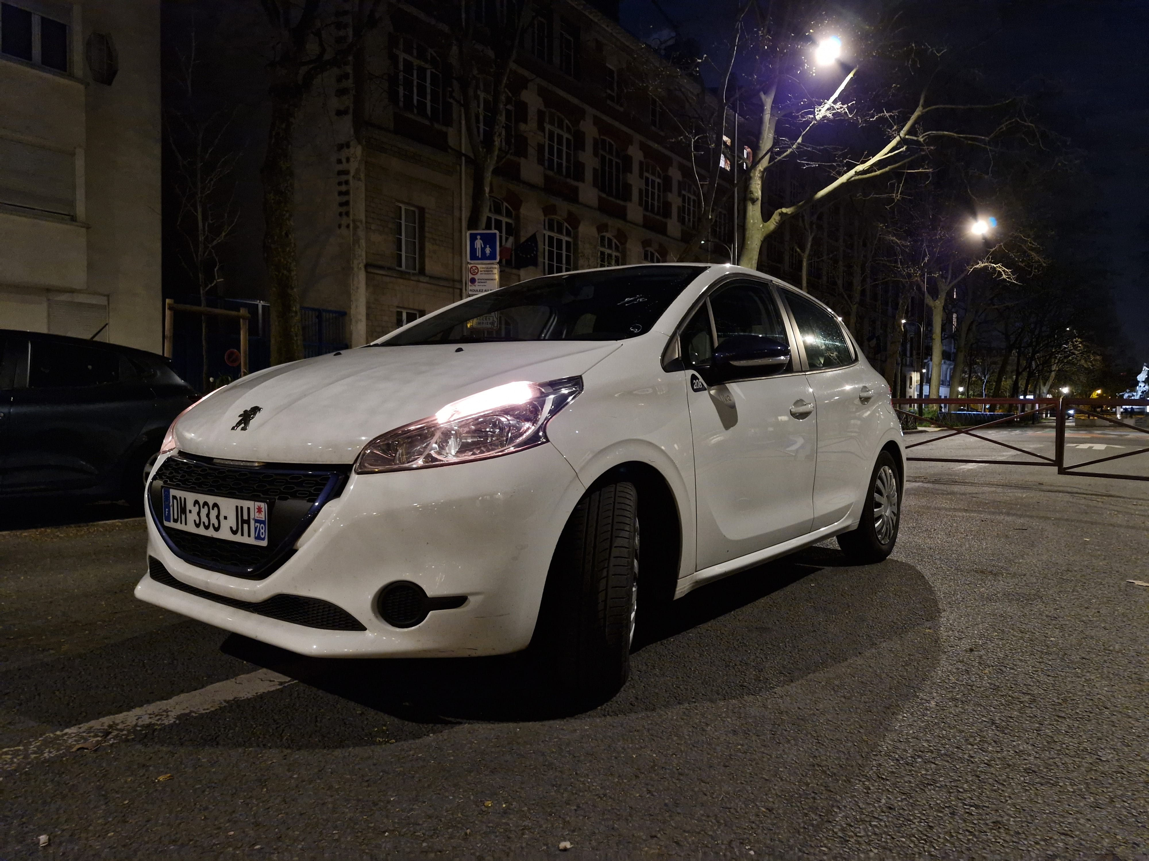 Peugeot 208 avec Porte-vélos