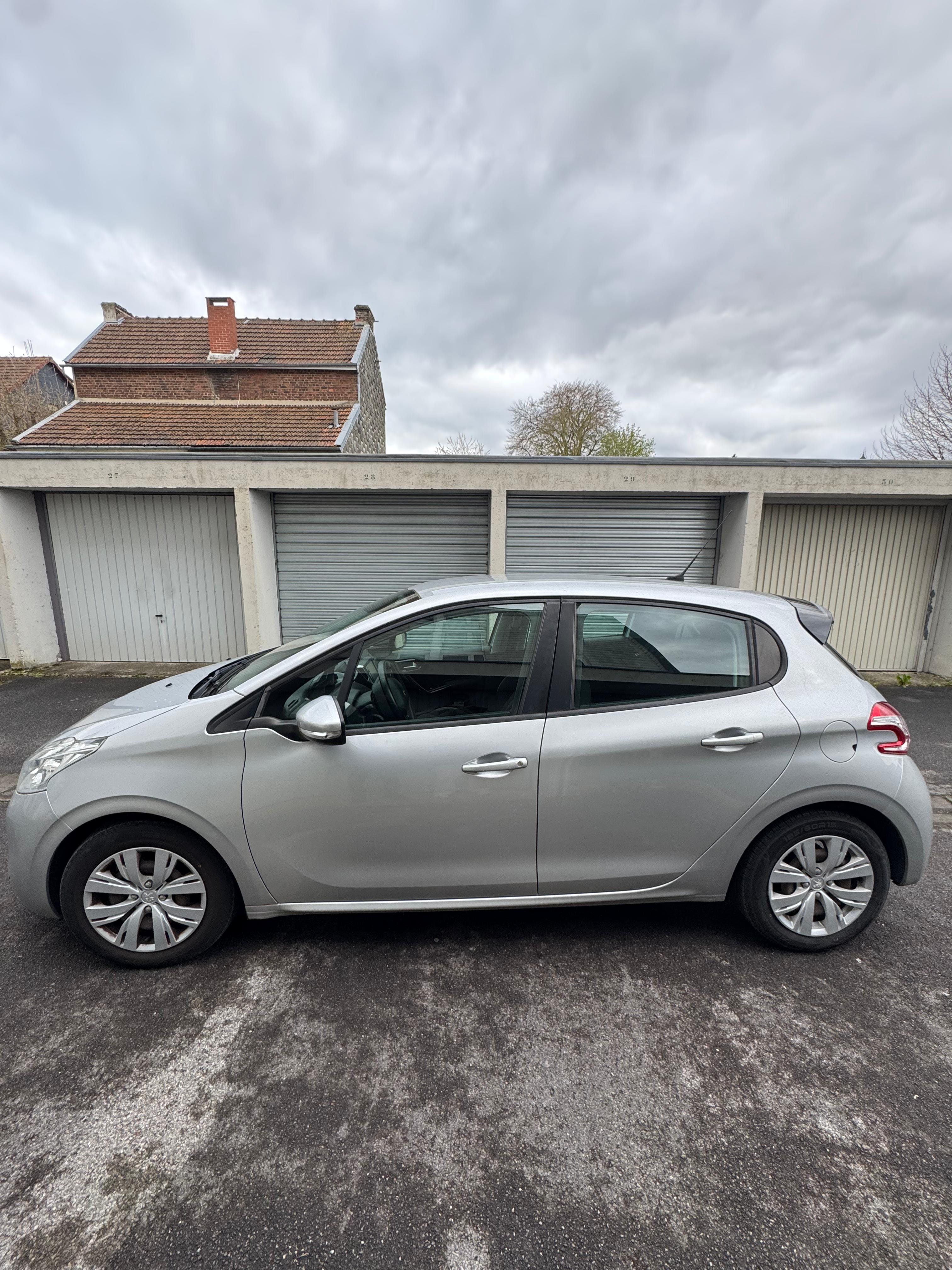 Peugeot 208, 2013, Essence 98