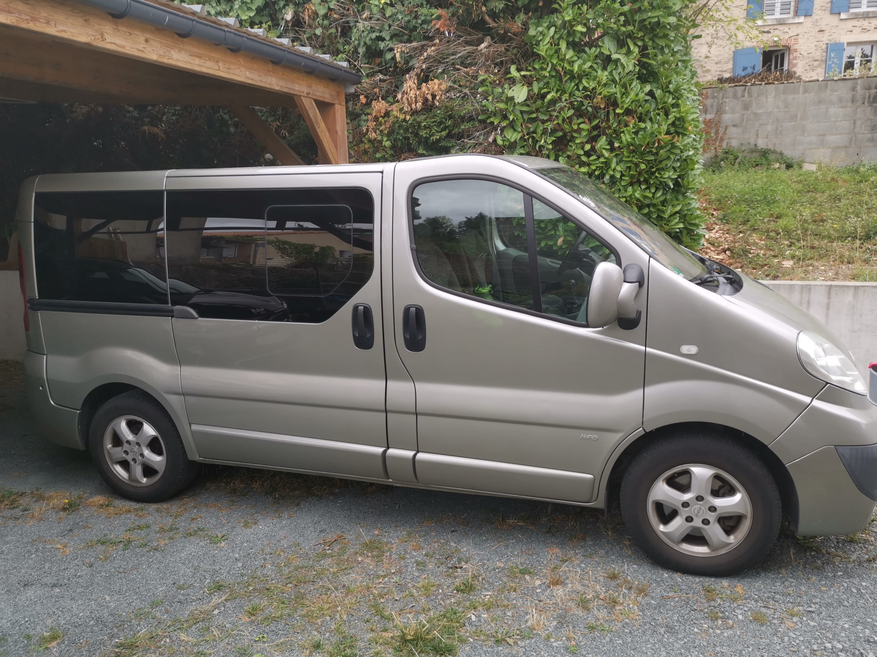 Opel Vivaro Combi avec Climatisation