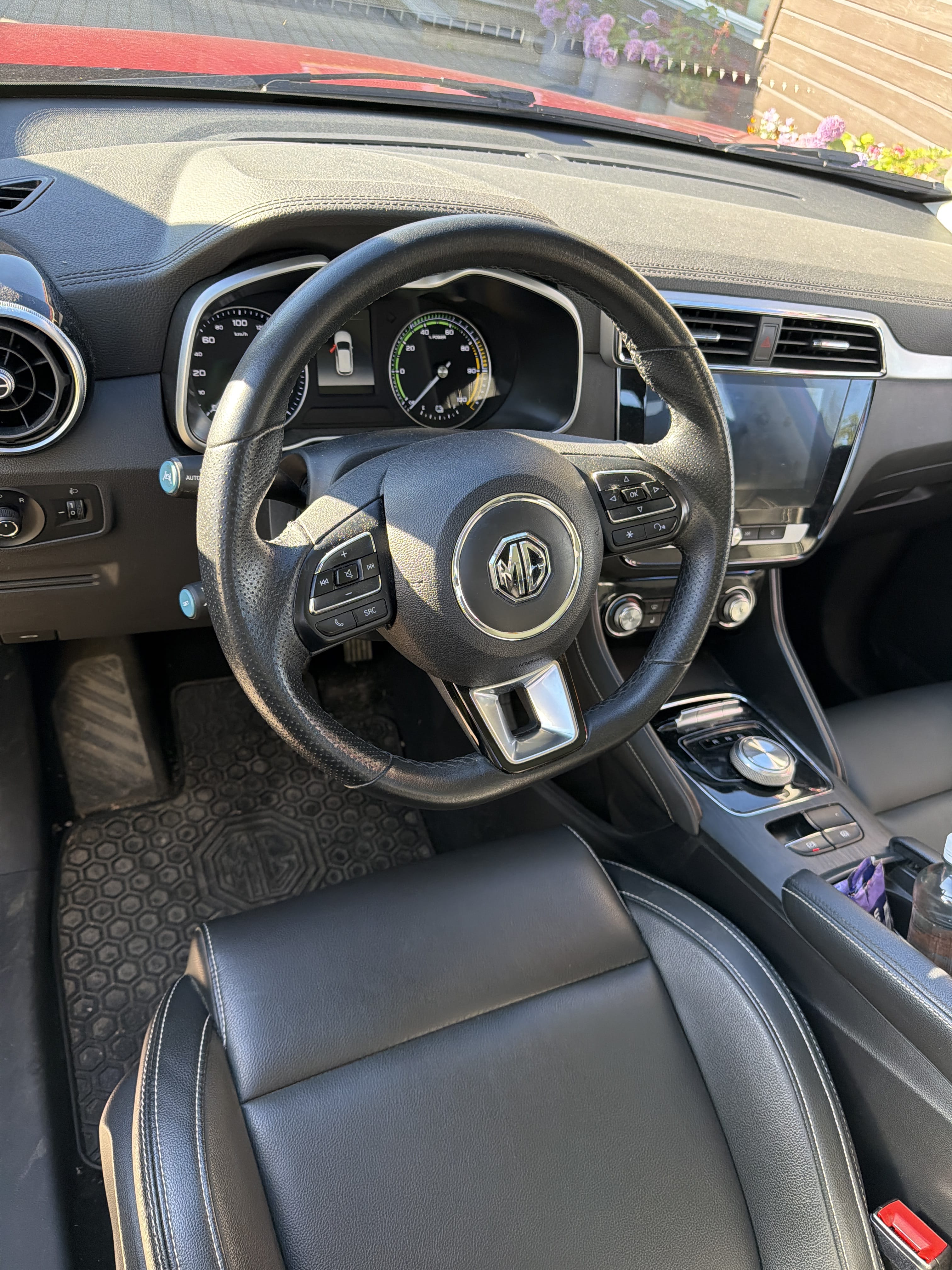 MG ZS EV med GPS
