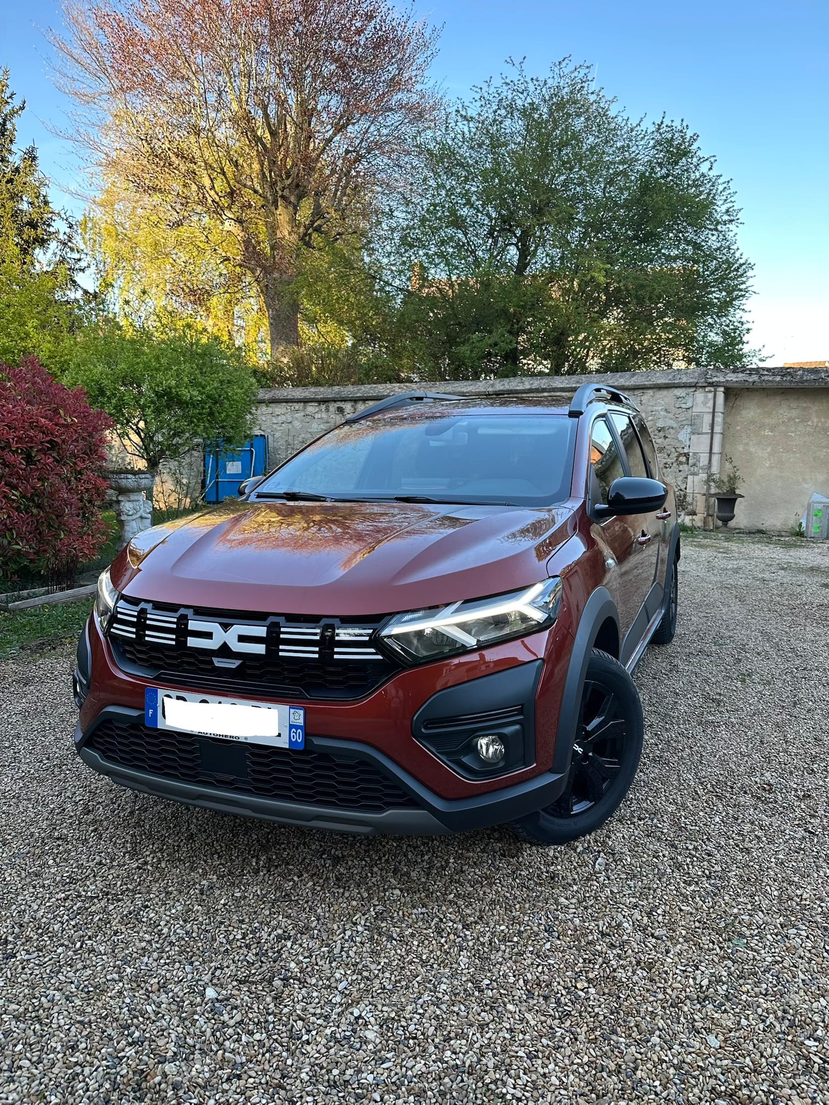 Dacia Jogger, 2023, Essence 95 / Électrique (hybride), automatique, 7 places