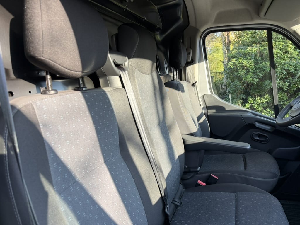 Opel Movano L1H1 2.3 Turbo Diesel 150ch automatic met Audio- / iPod-ingang