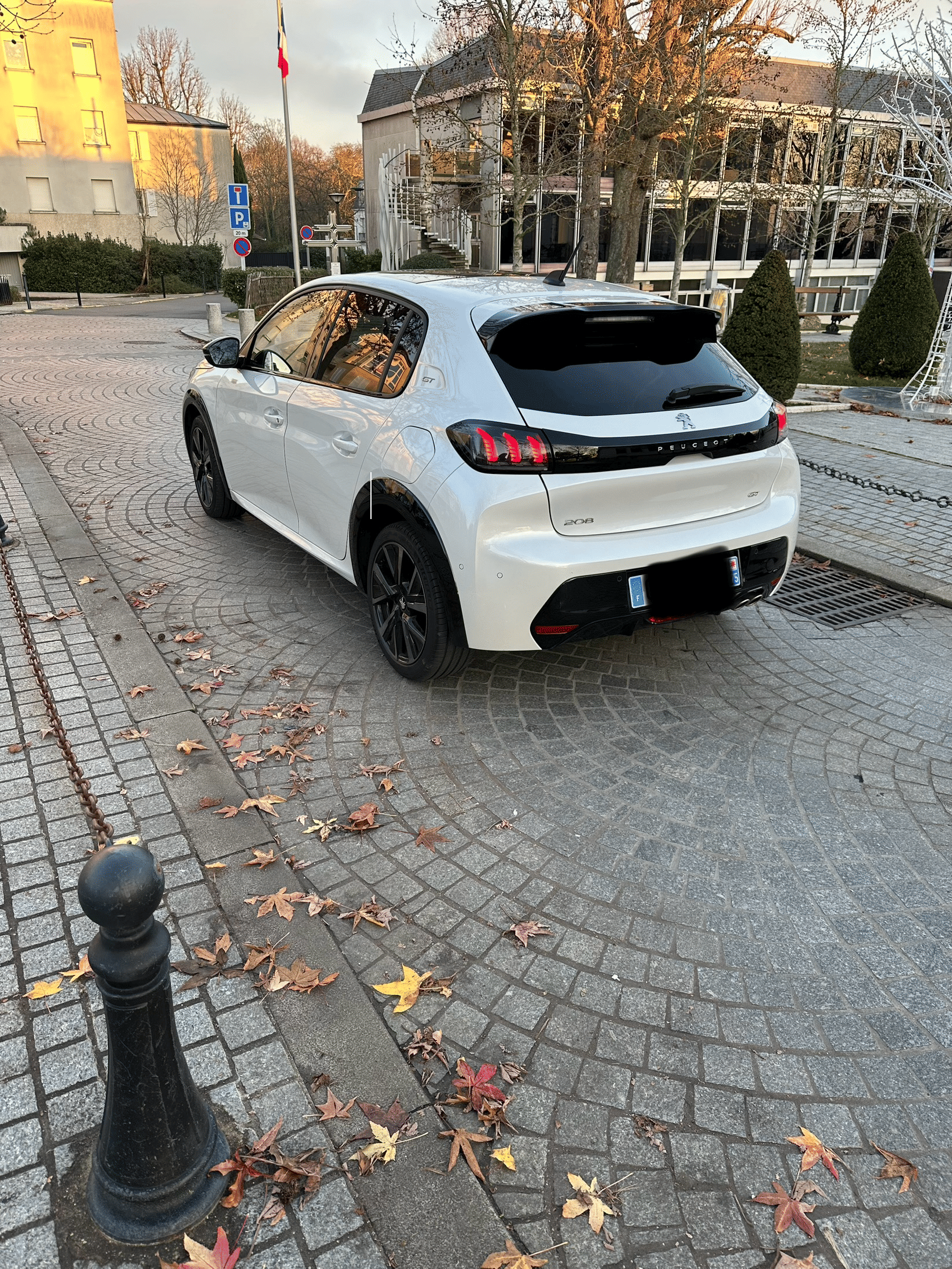 Peugeot 208 GTI avec GPS