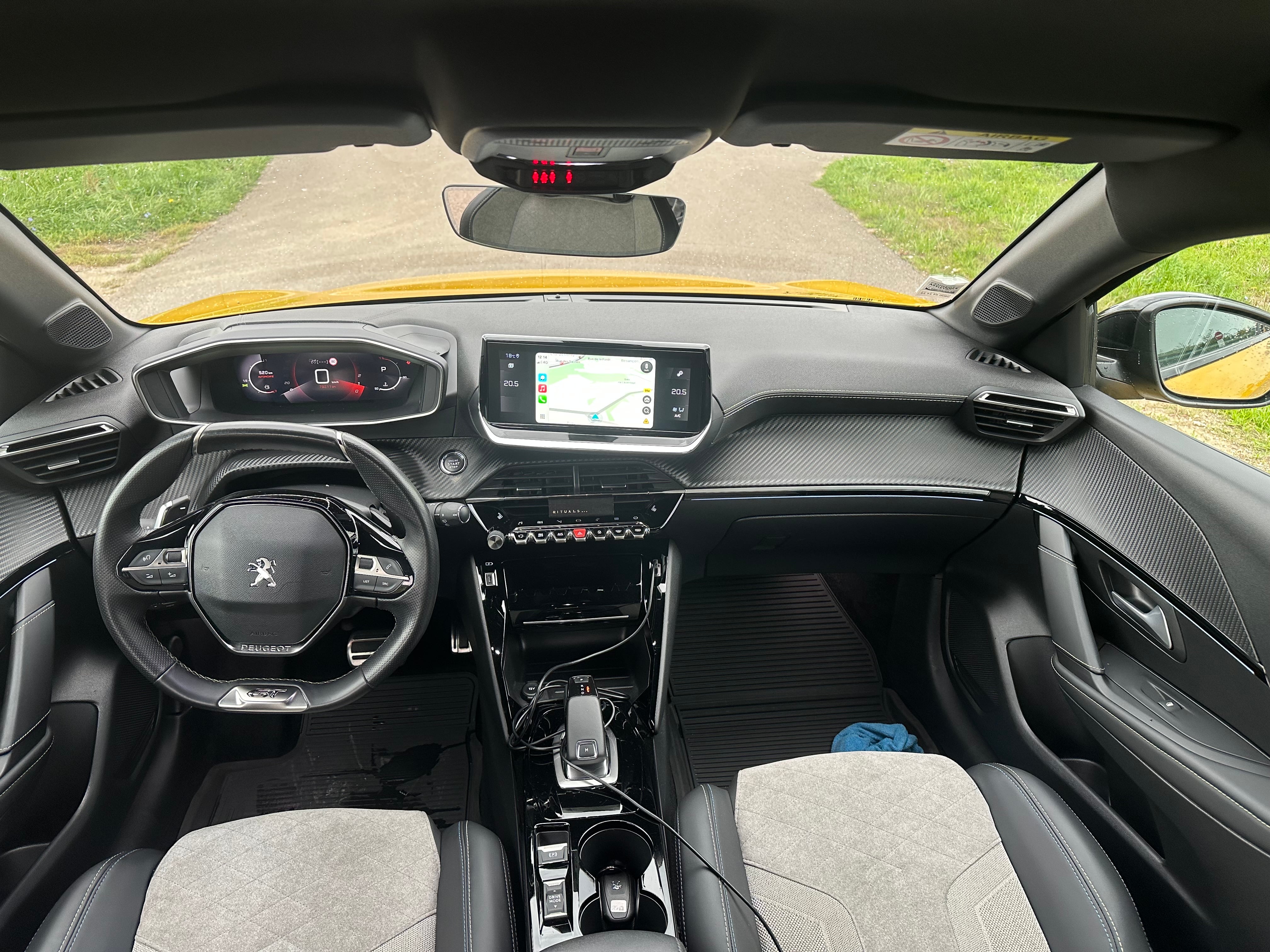 Peugeot 208 GT Line avec GPS