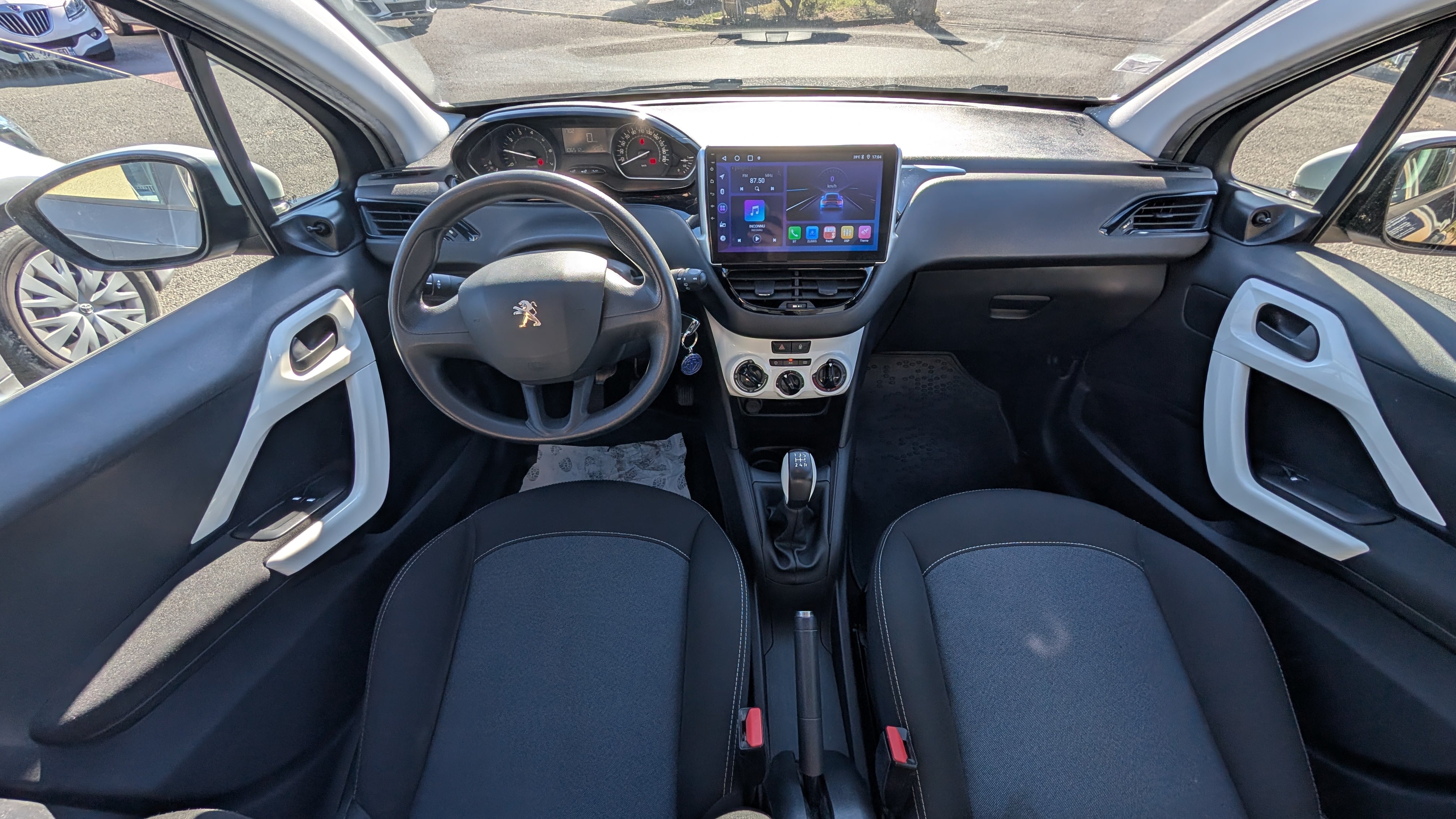 Peugeot 208 1.2 68 BVM5 avec Android Auto