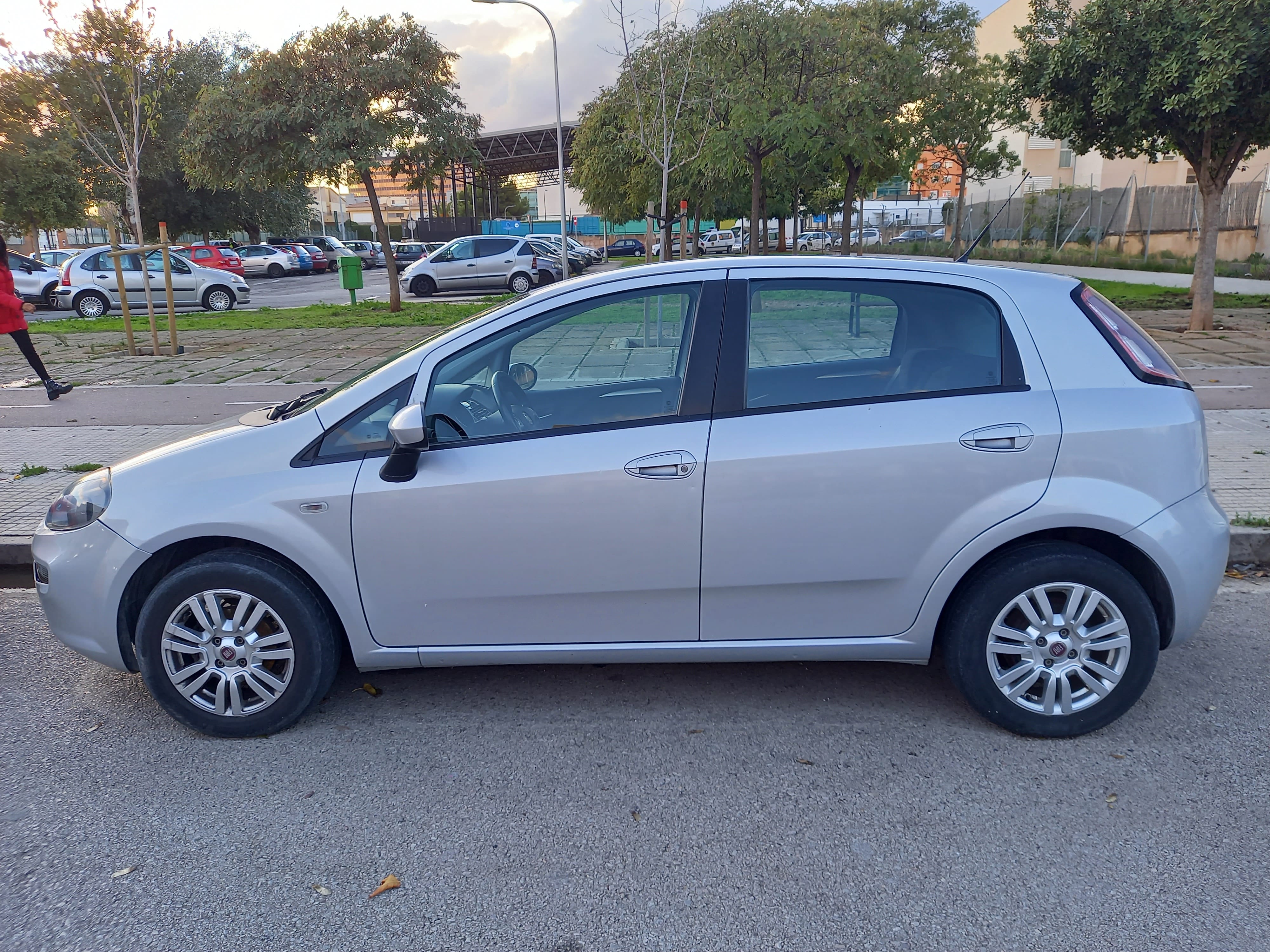 Fiat Punto 1.4 , servicio aeropuerto gratis med Aircondition