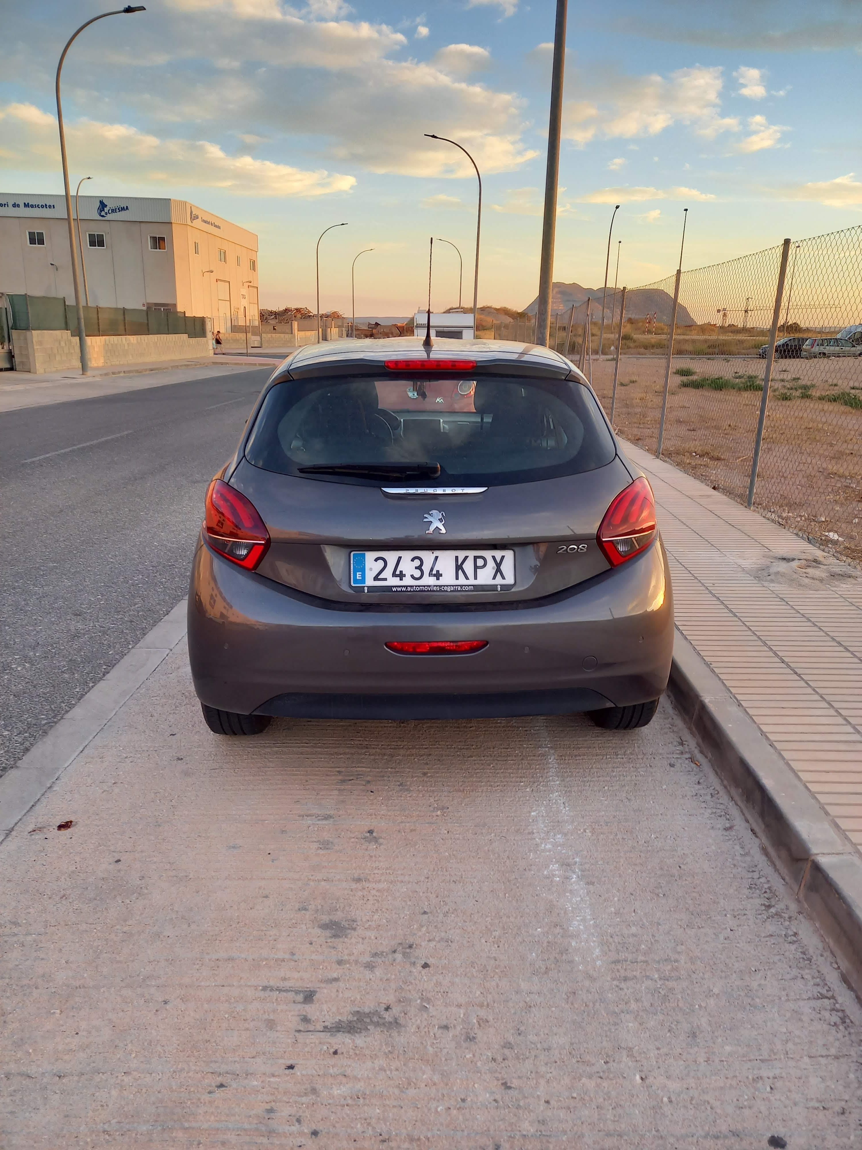 Peugeot 208 con Aire acondicionado