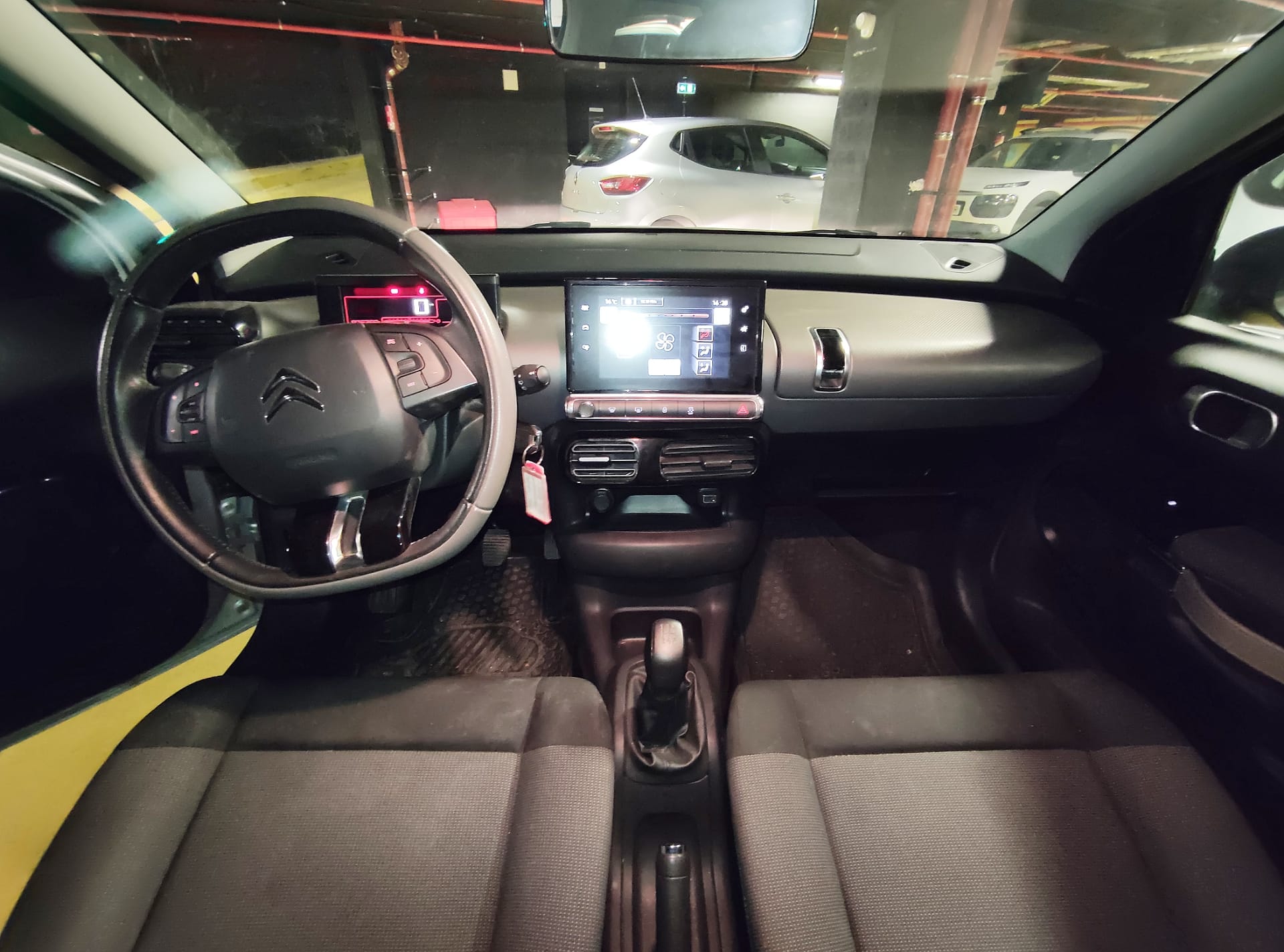Citroen C4 Cactus FZ759BZ avec Régulateur de vitesse