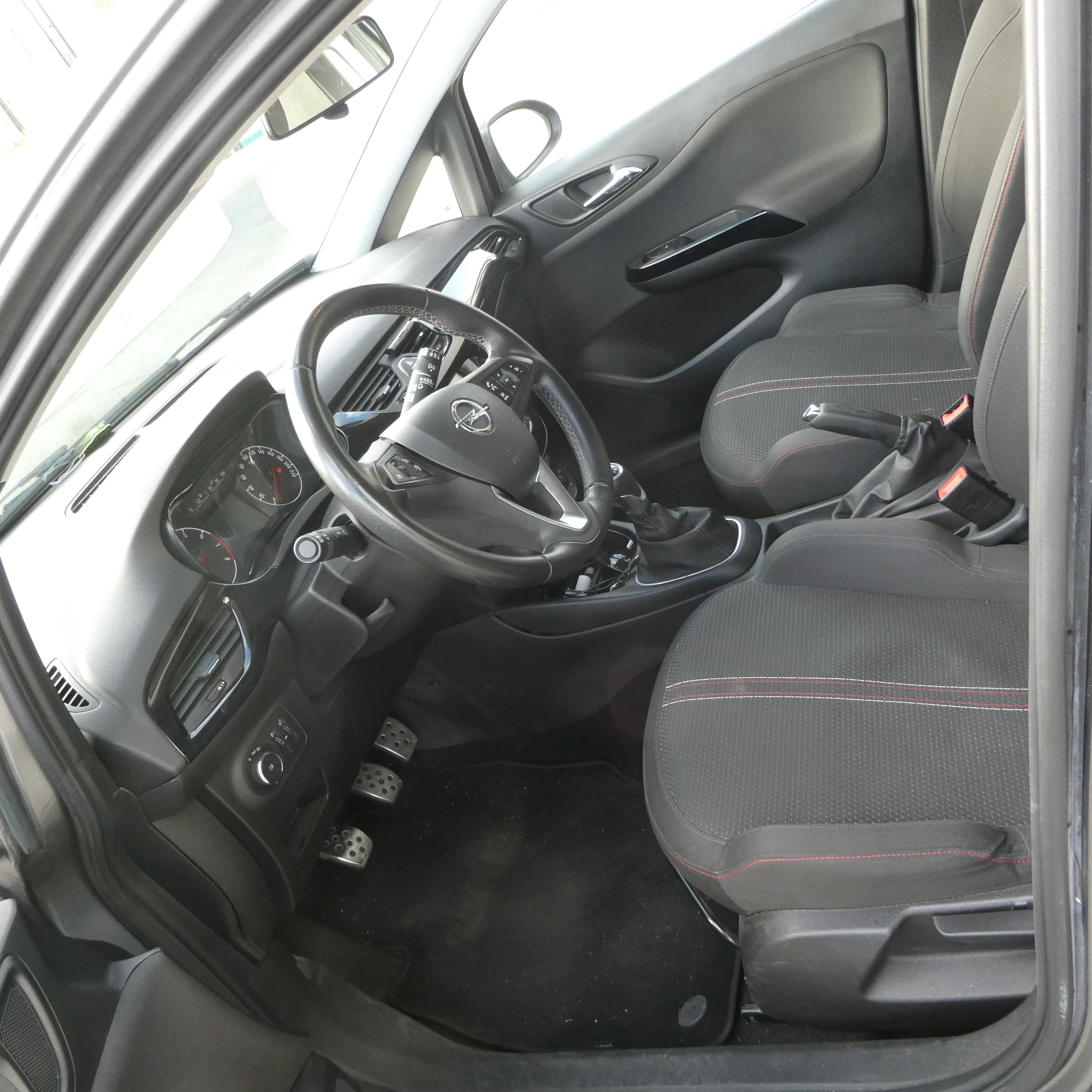 Opel Corsa : 5d - Euro 6b + Crit'air 1 - Manueel avec Audio Bluetooth