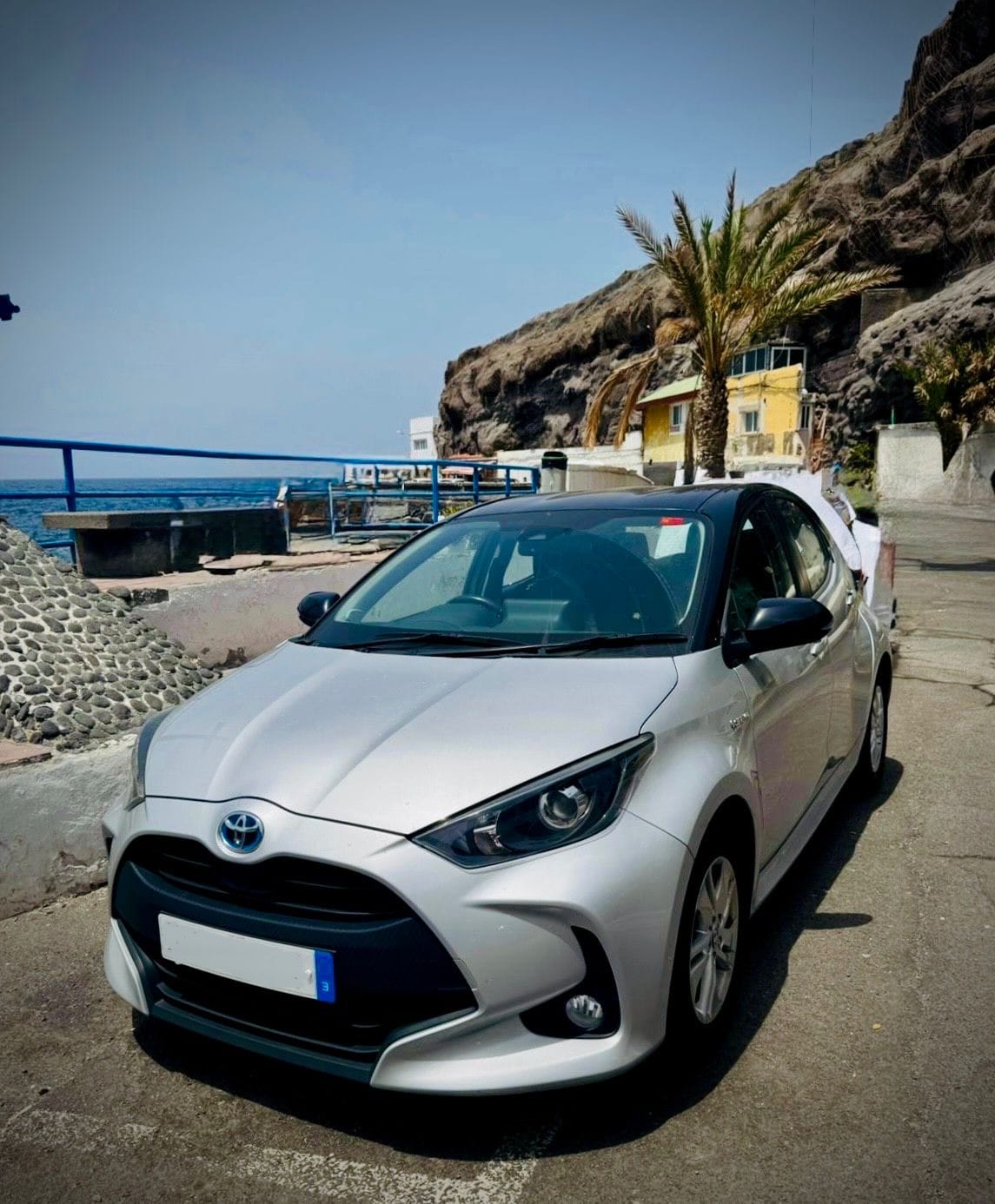 Toyota Yaris Híbrido con Cámara de marcha atrás