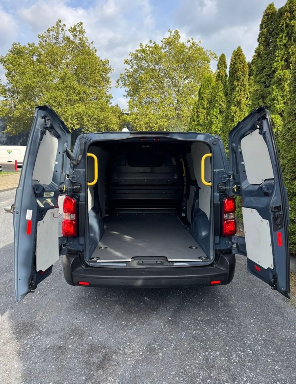 Peugeot Expert mit Navigationsgerät