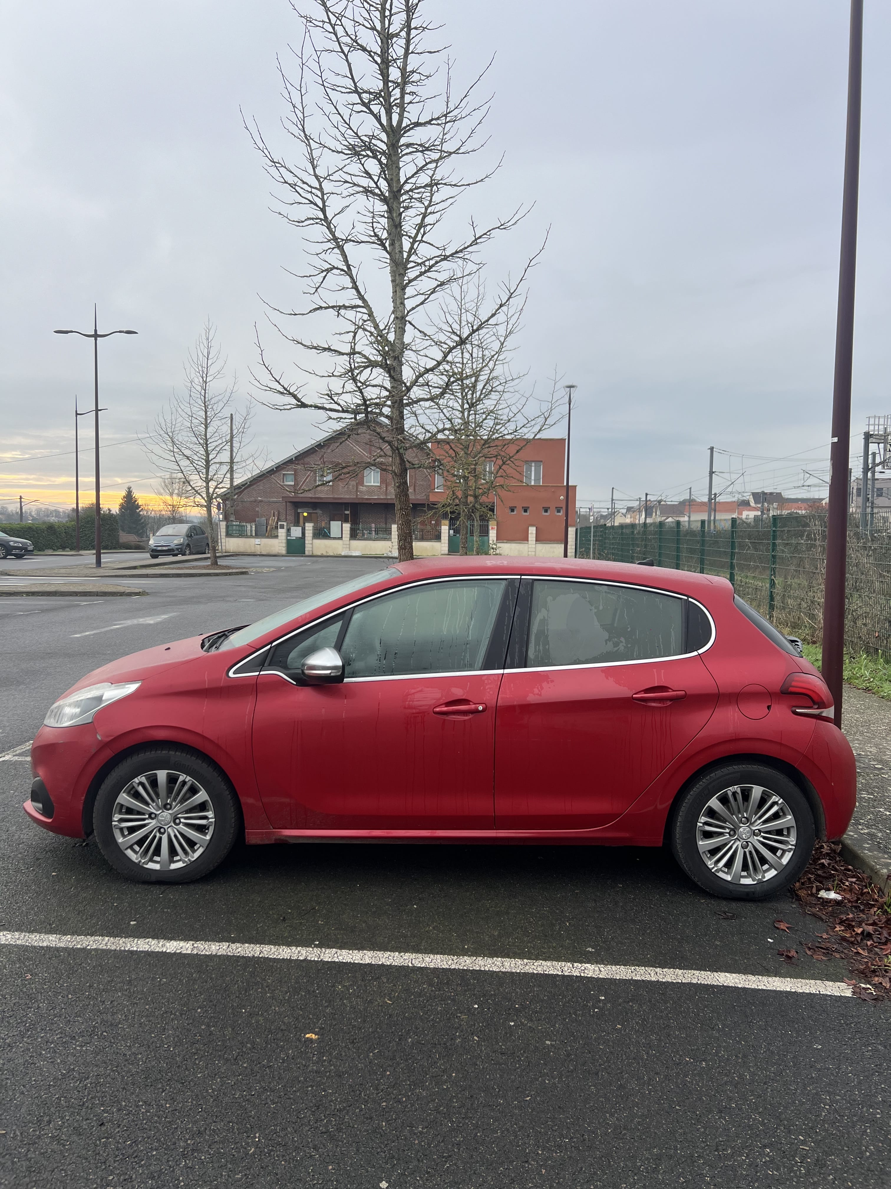 Peugeot 208 avec Apple CarPlay